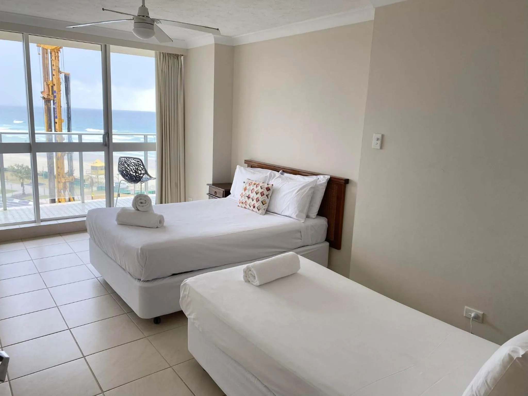 Bed in Hi Surf Beachfront Resort Apartments OFFICIAL SITE