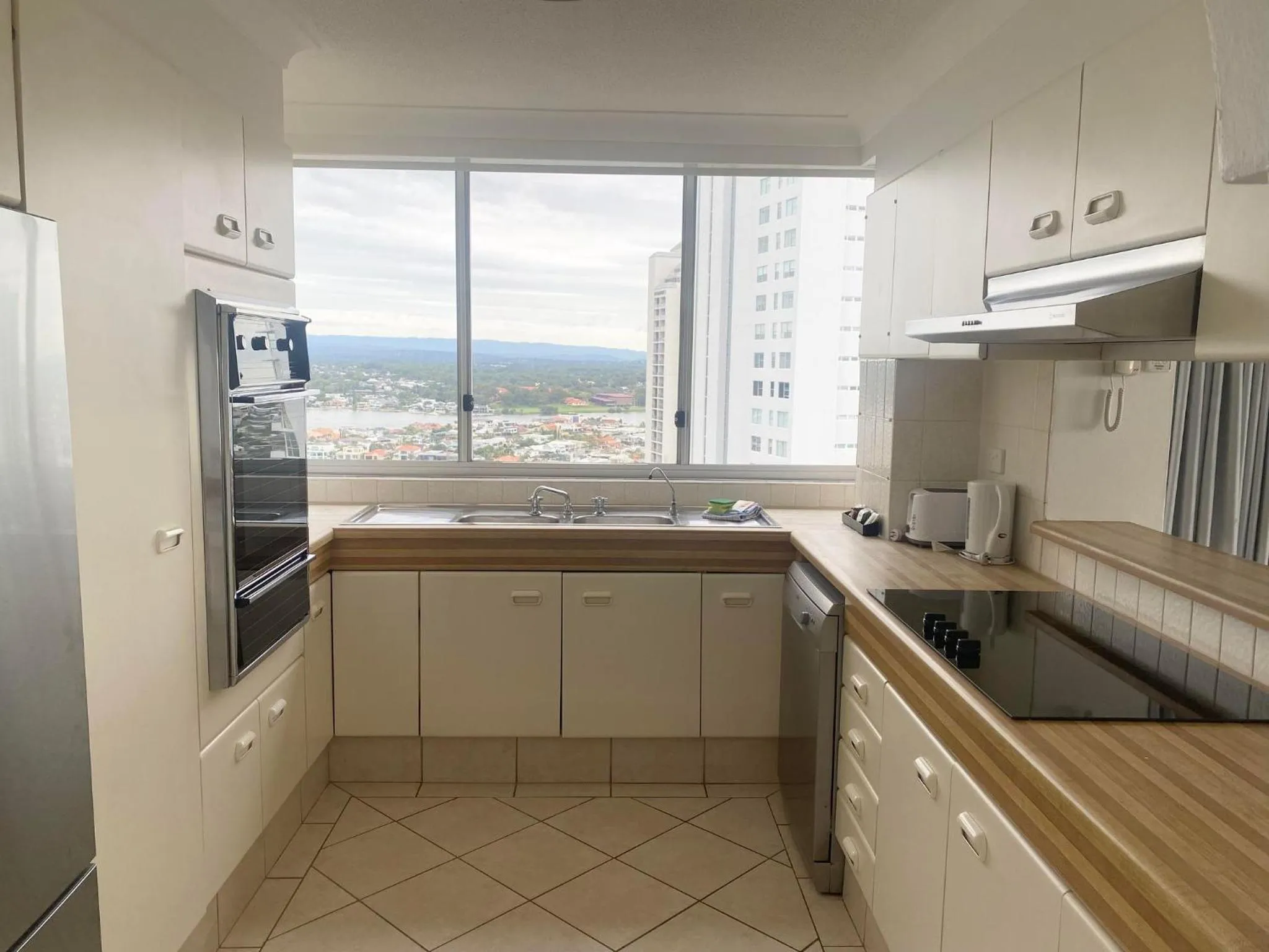 Kitchen or kitchenette in Hi Surf Beachfront Resort Apartments OFFICIAL SITE