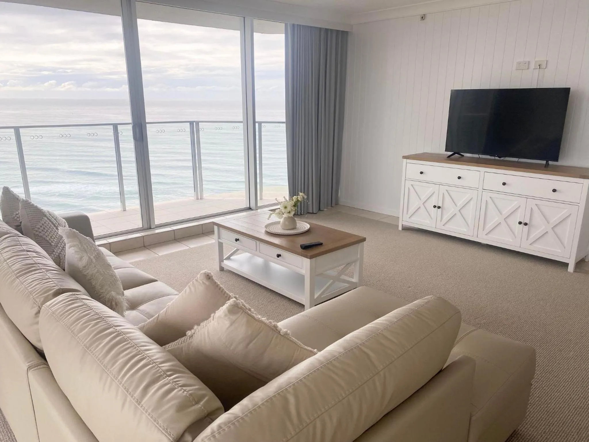 Living room in Hi Surf Beachfront Resort Apartments OFFICIAL SITE
