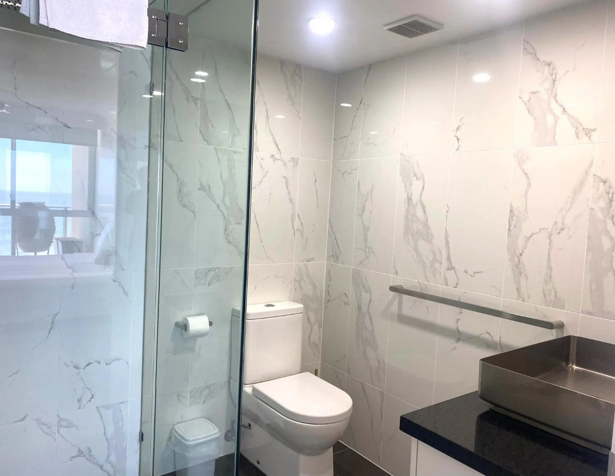 Bathroom in Hi Surf Beachfront Resort Apartments OFFICIAL SITE