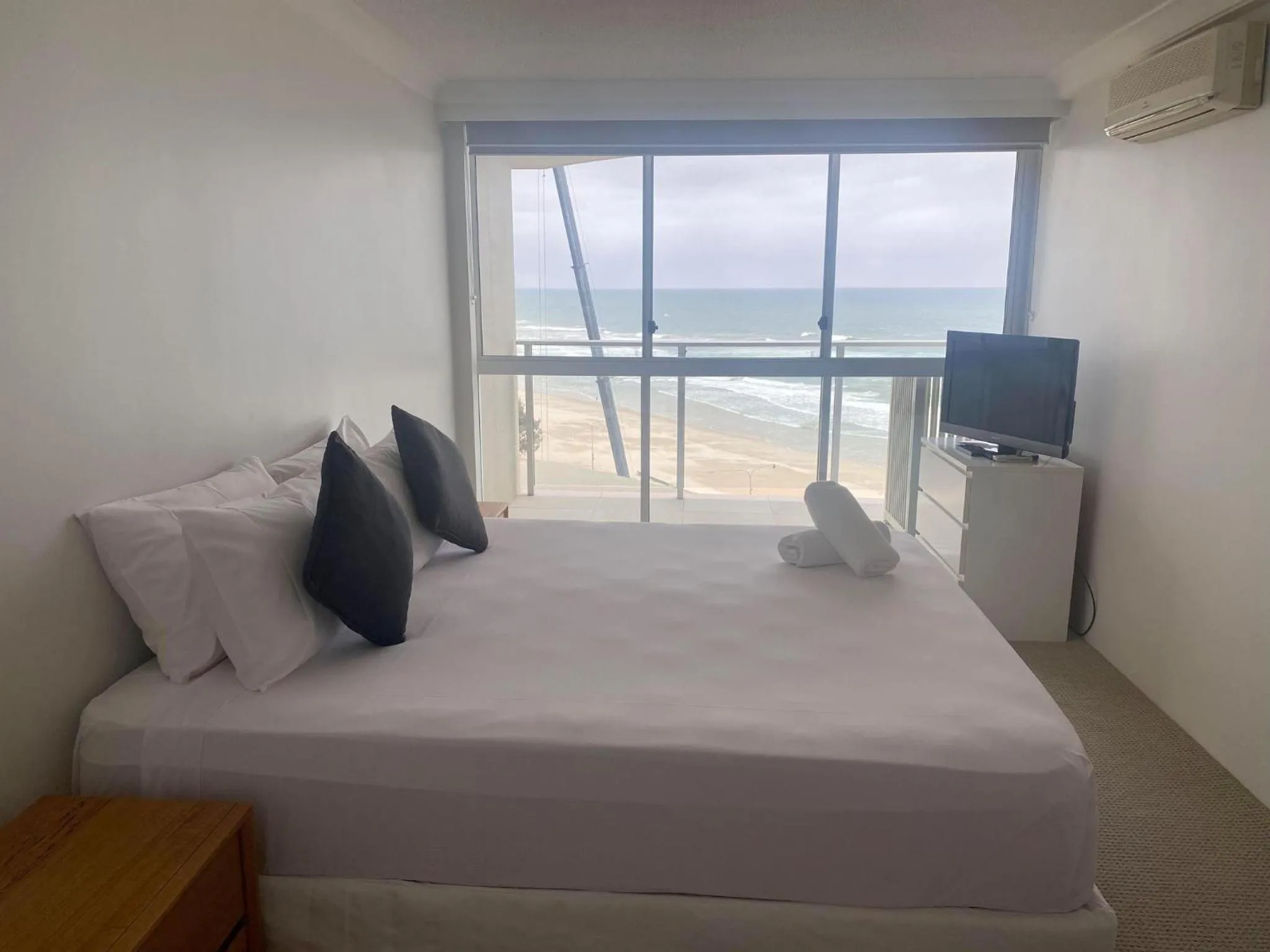Bedroom, Bed in Hi Surf Beachfront Resort Apartments OFFICIAL SITE