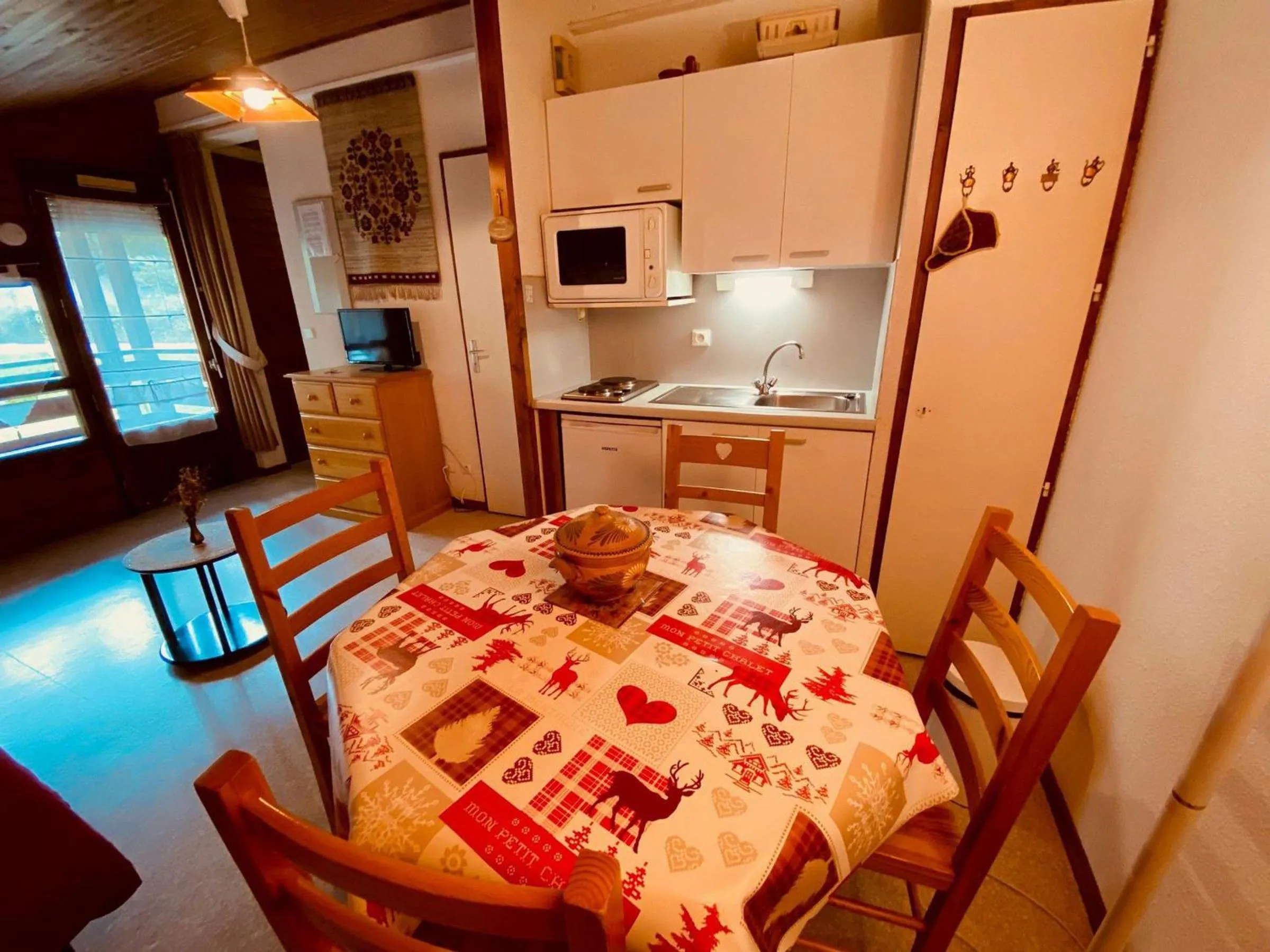 Charmant studio avec balcon et parking couvert, proche télémix et pistes, à La Clusaz - FR-1-459-61