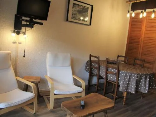 6 Personnes - Centre haut du village (OUB190) - FR-1-459-83