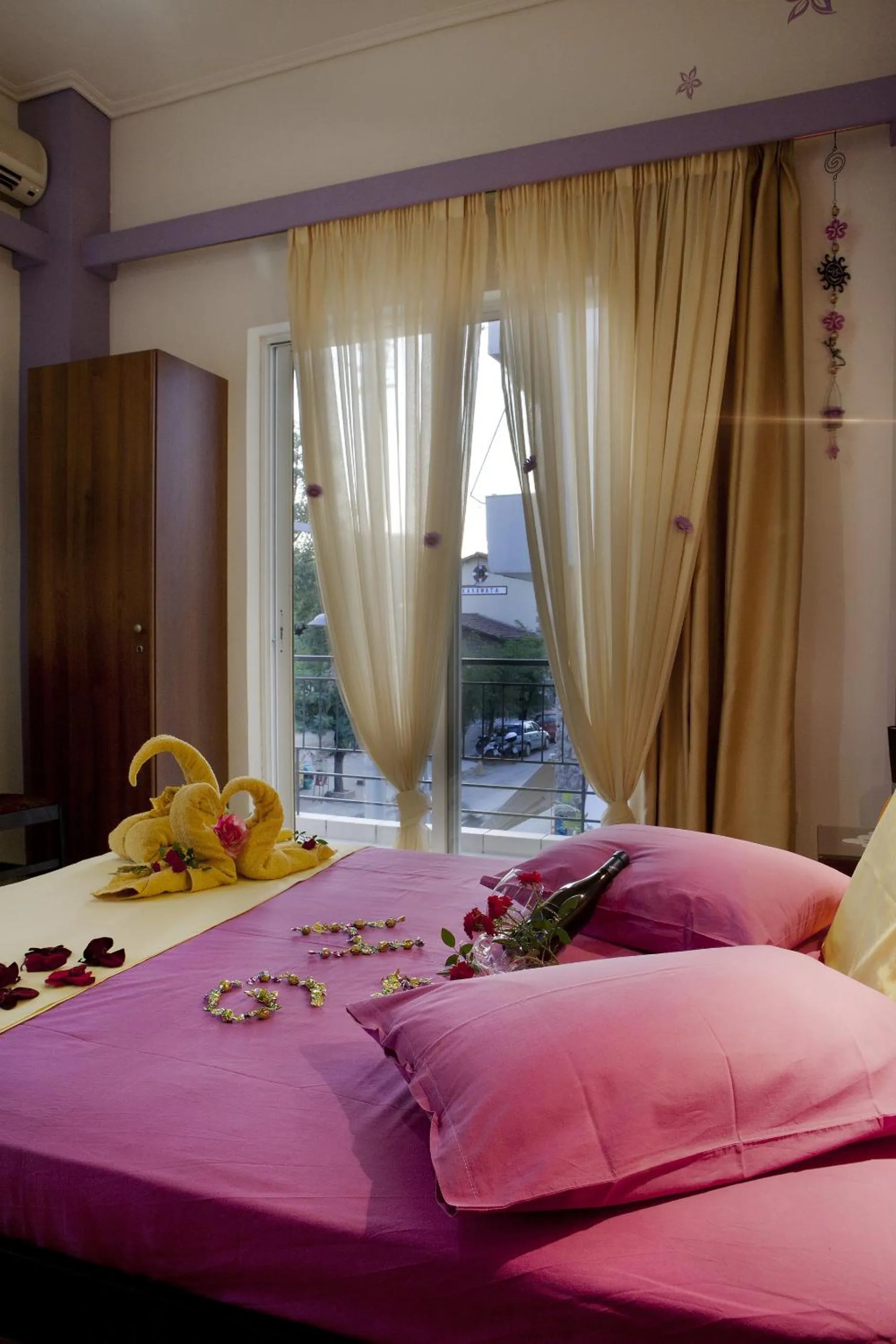 Balcony/Terrace, Bed in Hotel George