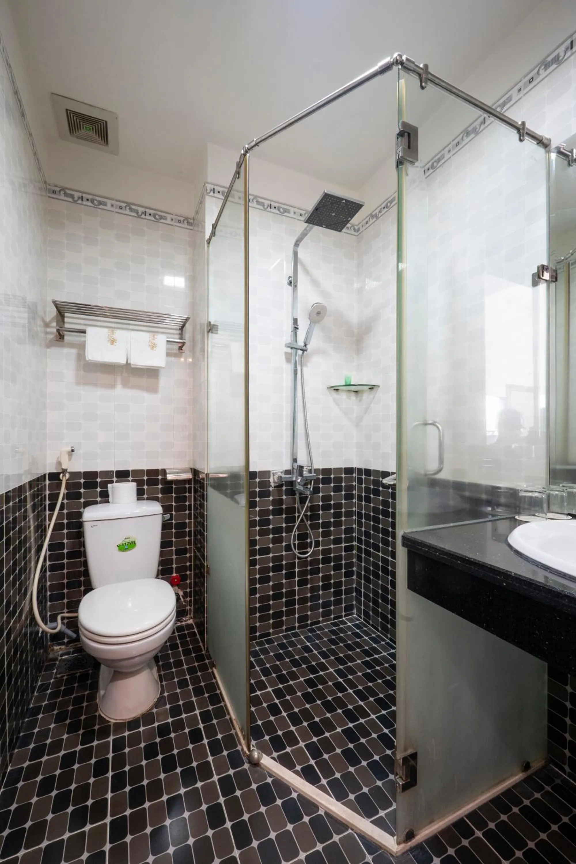 Shower in Thien Phu Logia Hotel