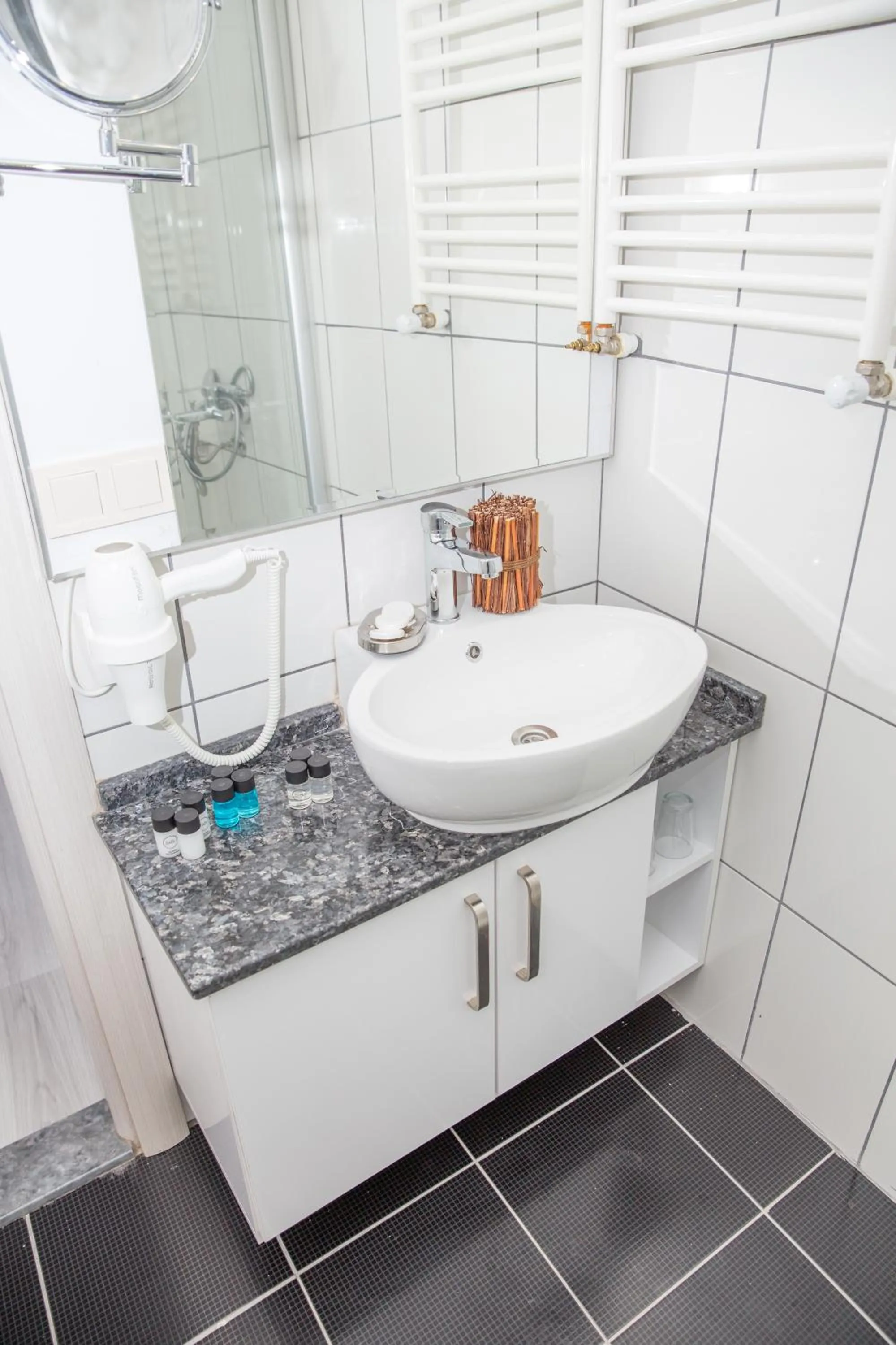 Bathroom in Bayer Hotel