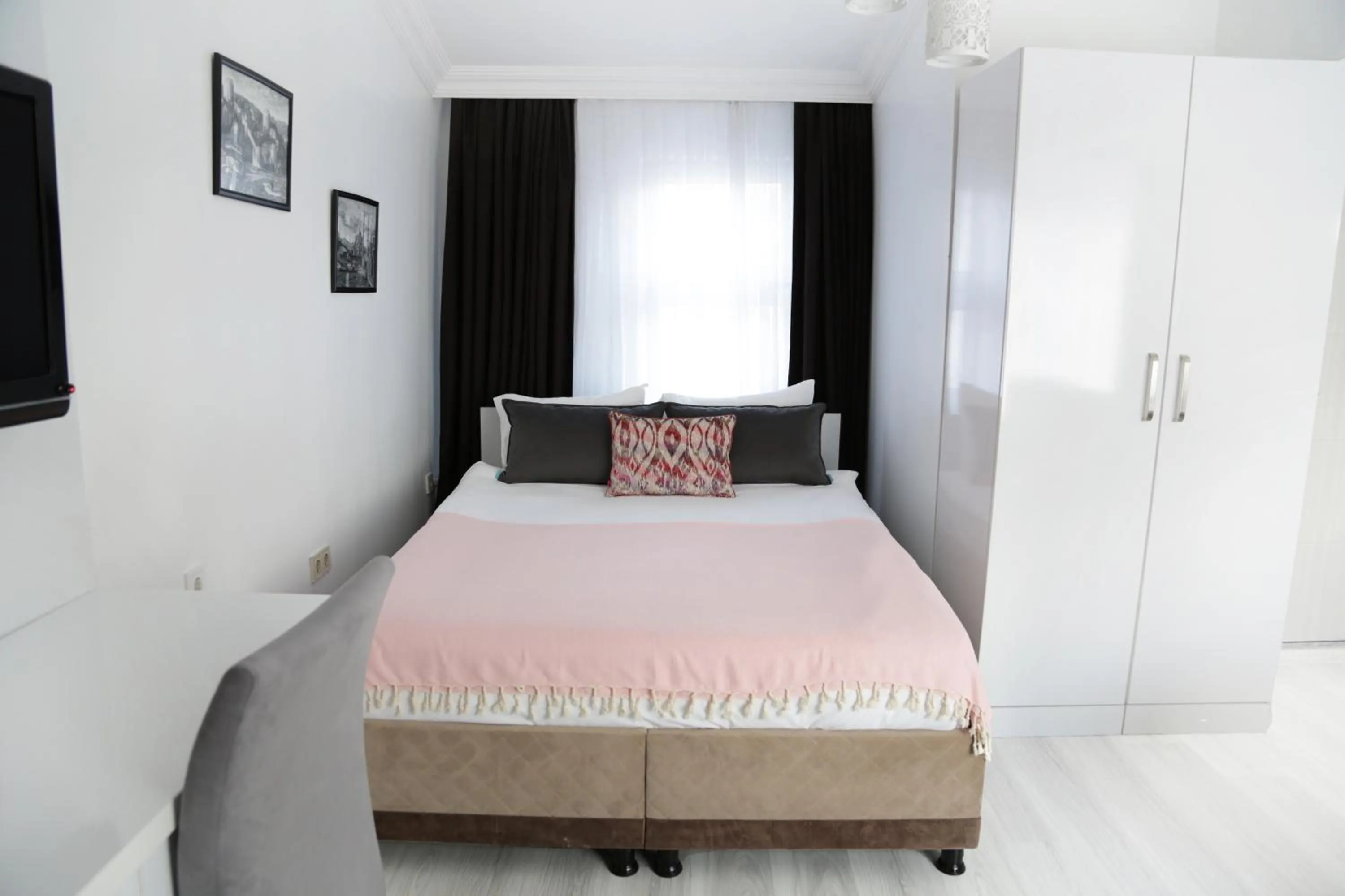 Bedroom, Bed in Bayer Hotel