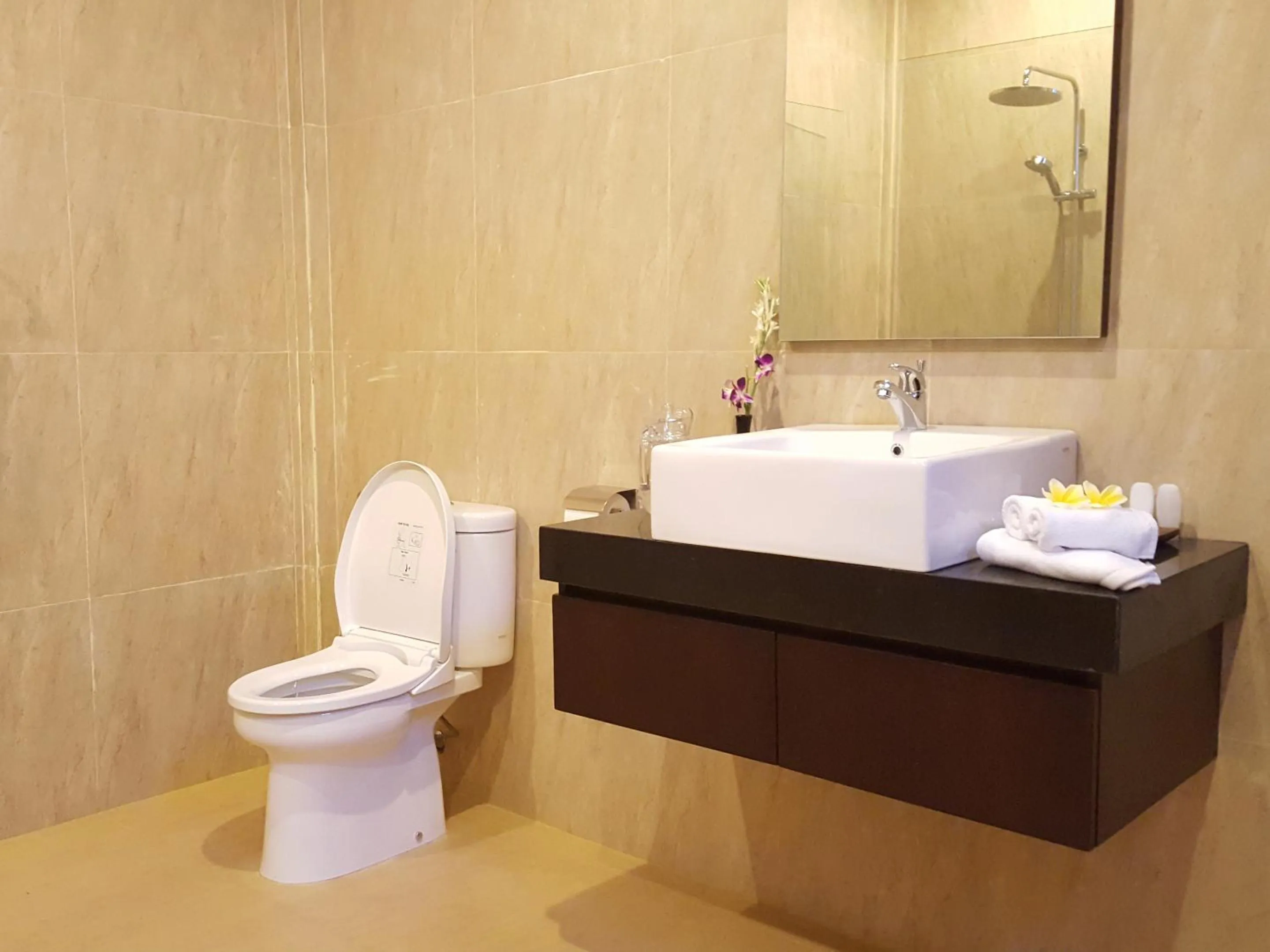 Shower in Juada Garden