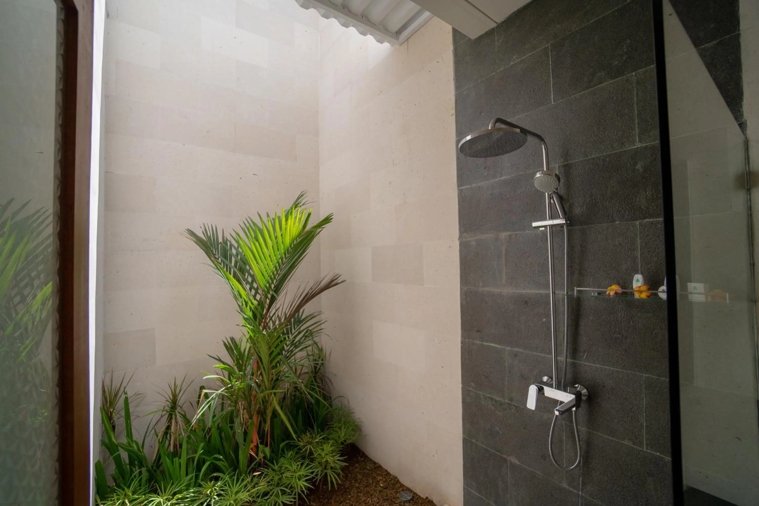 Shower in Juada Garden