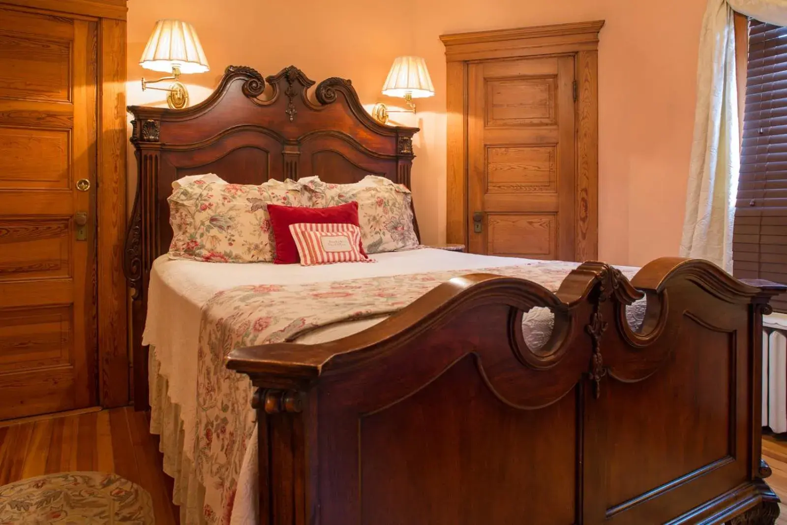 Standard Queen Room in The Lion and the Rose Bed and Breakfast Standard Queen Room in The Lion and the Rose Bed and Breakfast