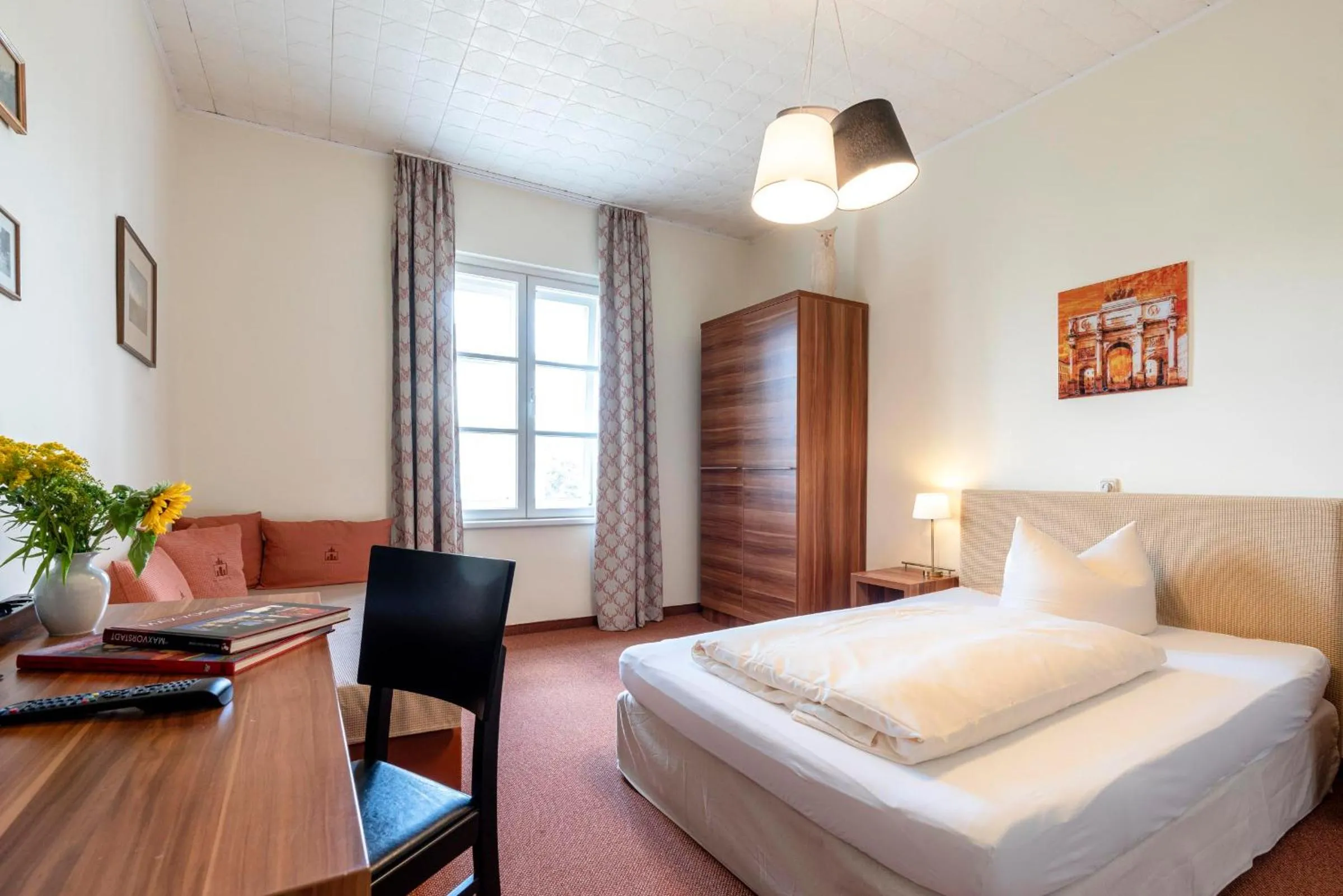 Single Room with Shared Shower and Toilet in Hotel-Pension am Siegestor