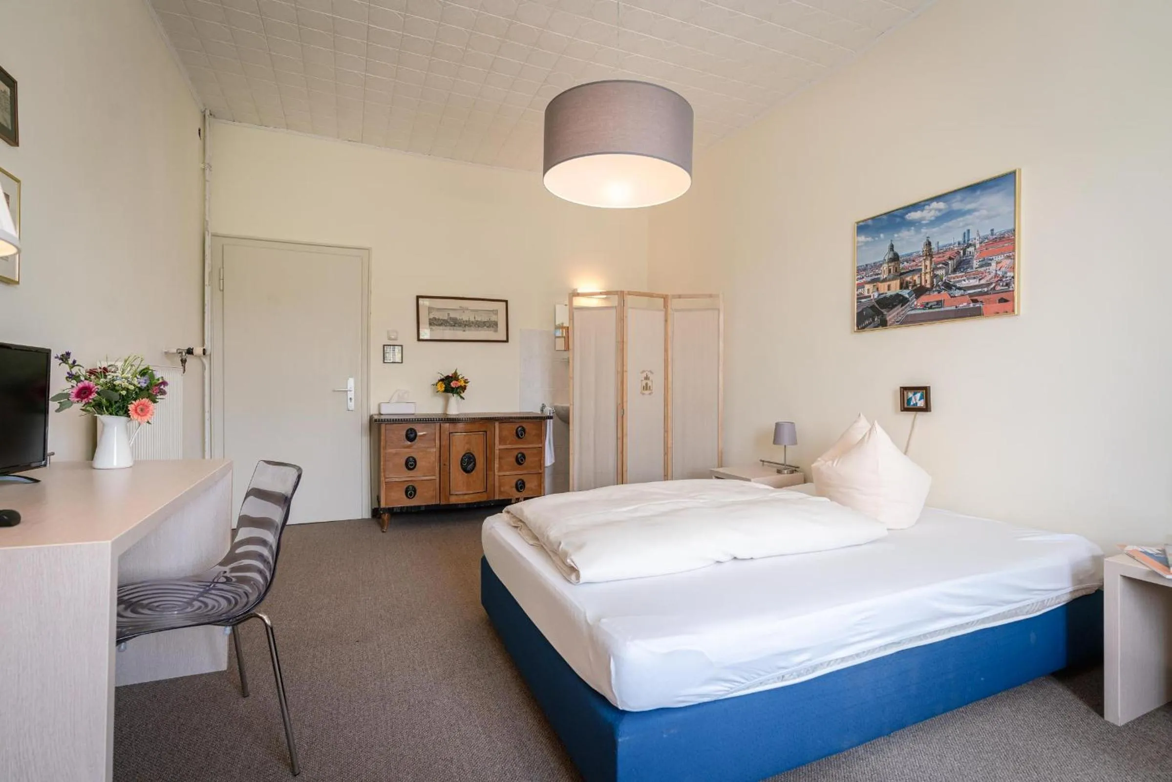 Single Room with Shared Shower and Toilet in Hotel-Pension am Siegestor