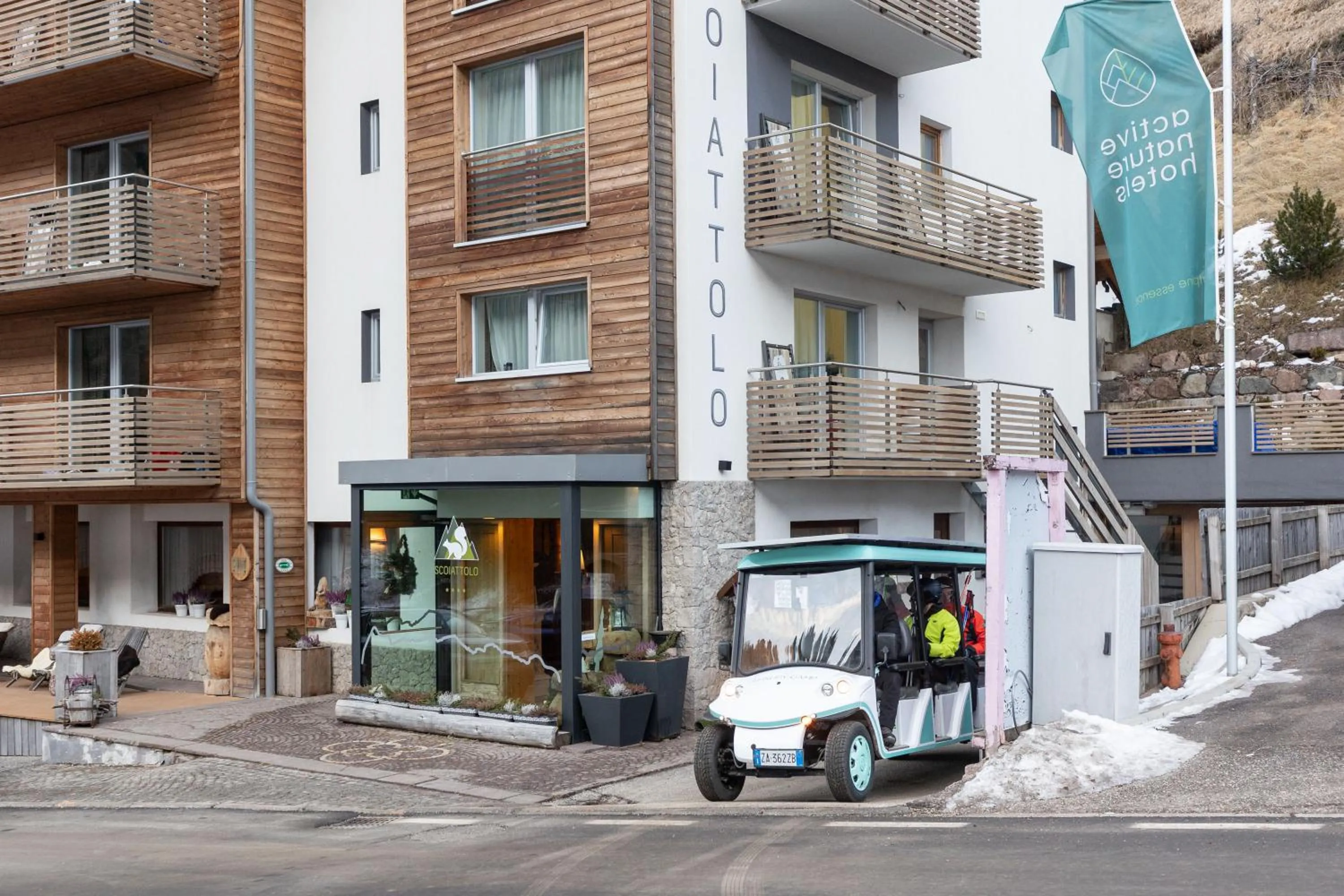 Skiing in Hotel Scoiattolo