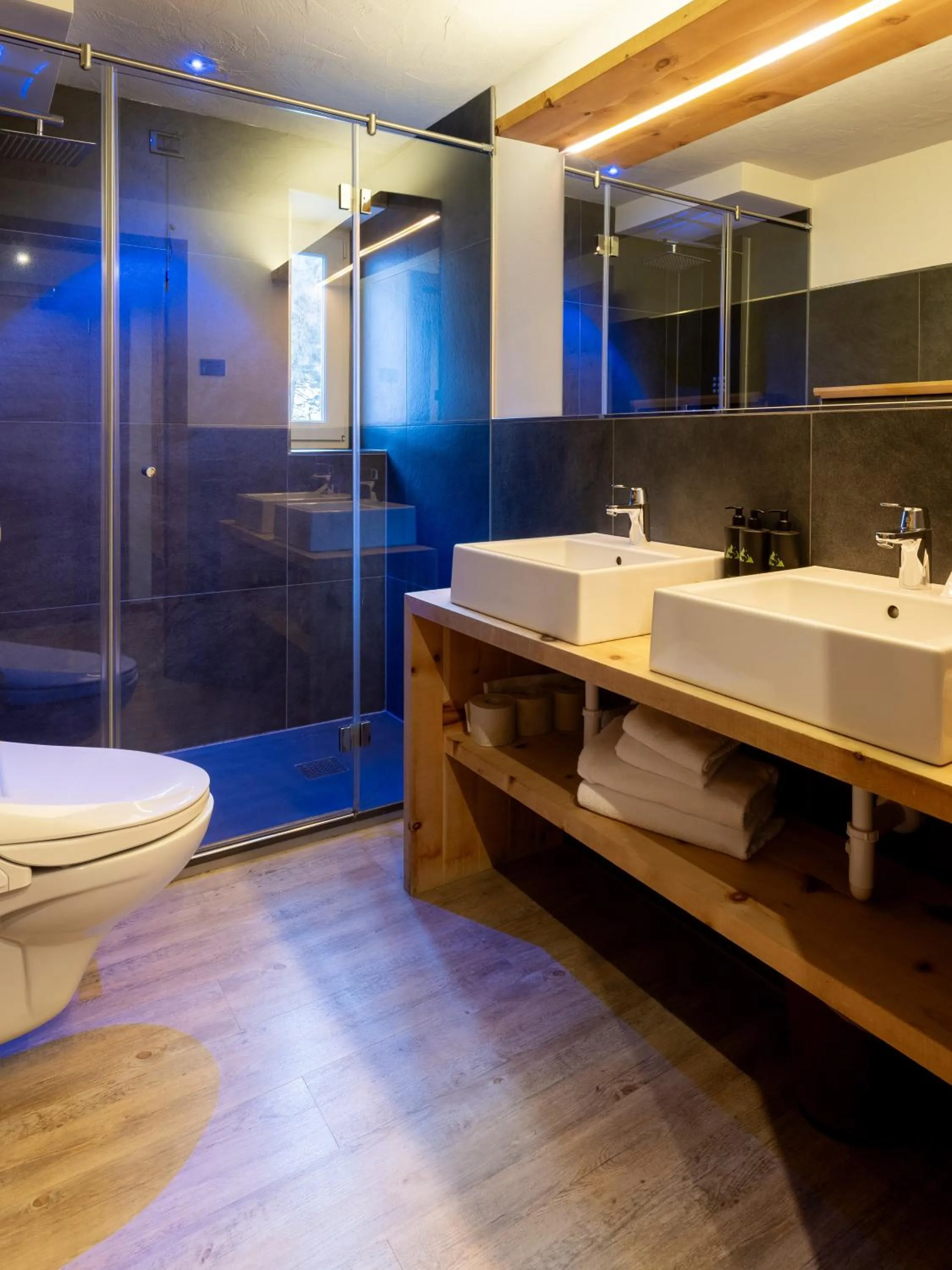 Shower in Hotel Scoiattolo