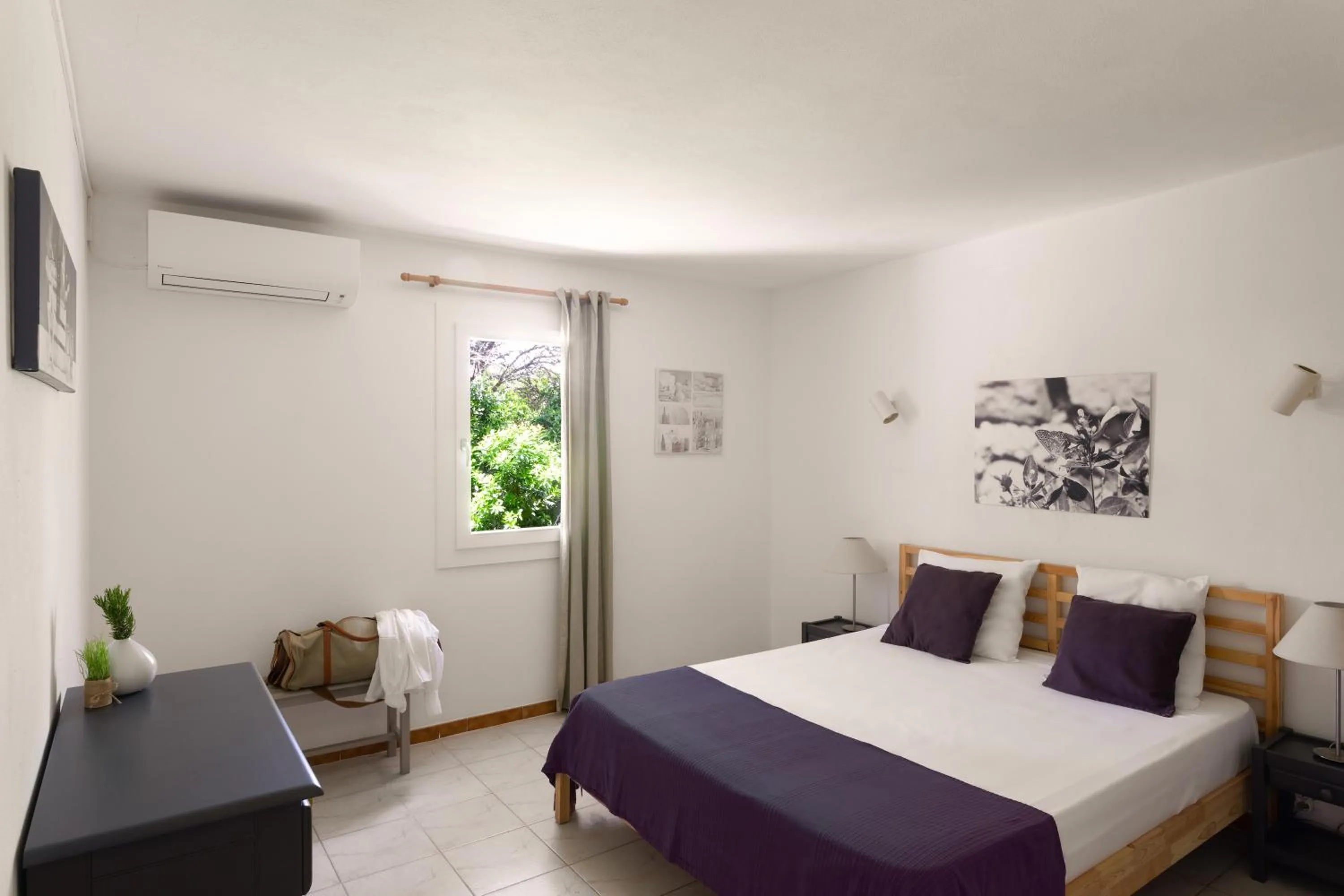 Photo of the whole room, Bed in Domaine Bocca di Feno