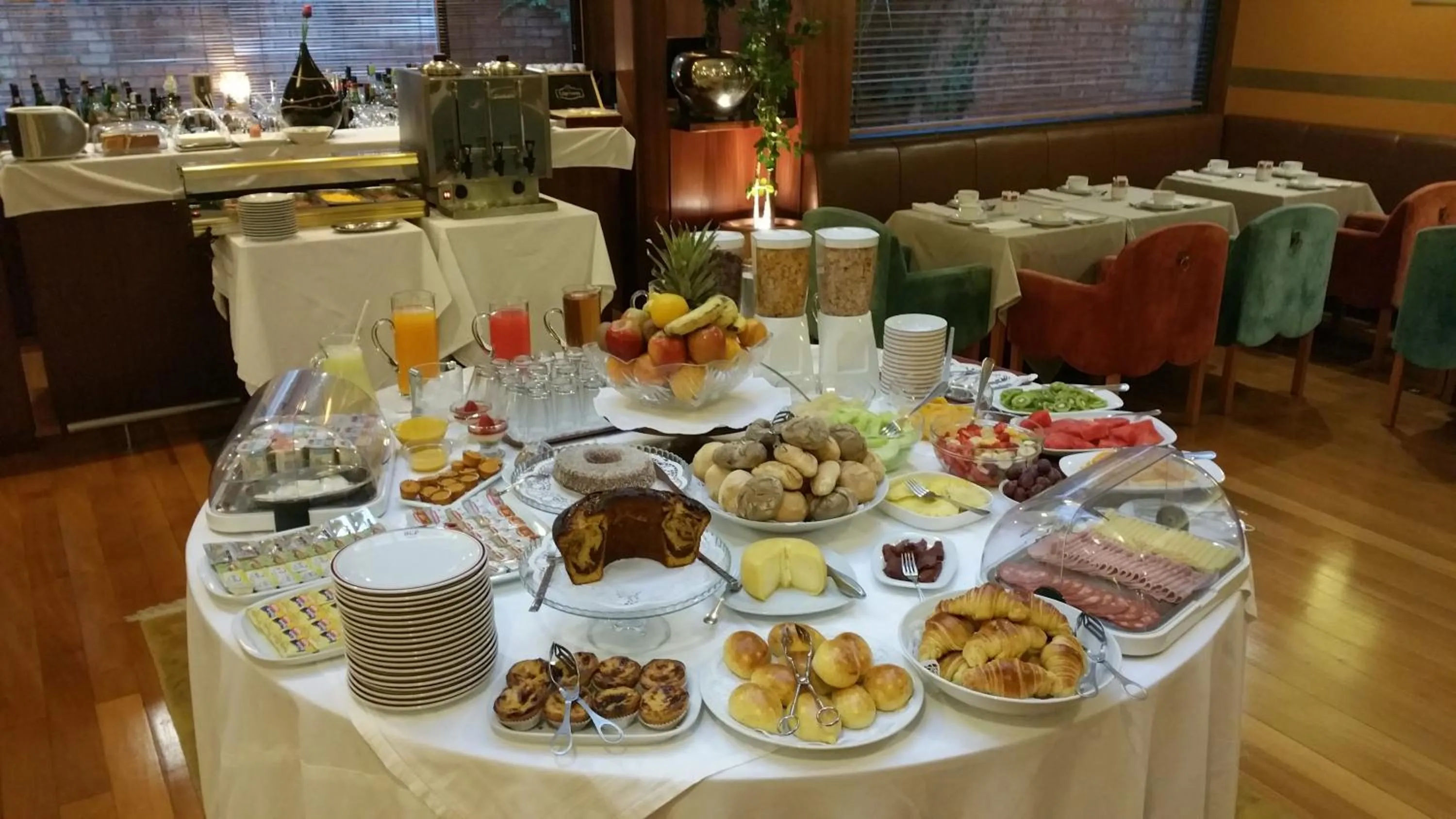 Buffet breakfast in Hotel Central Parque