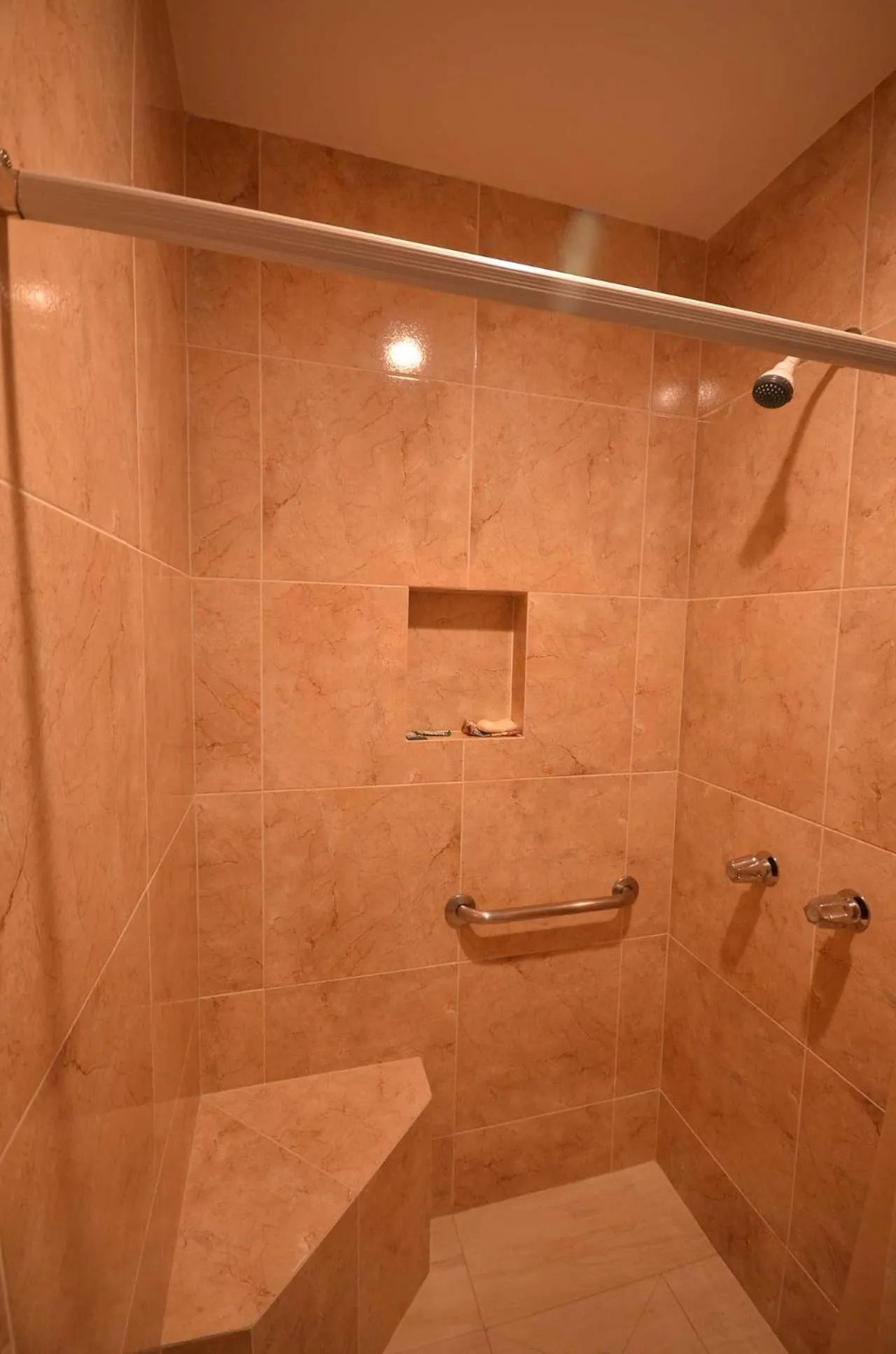 Shower in Suites del Sol