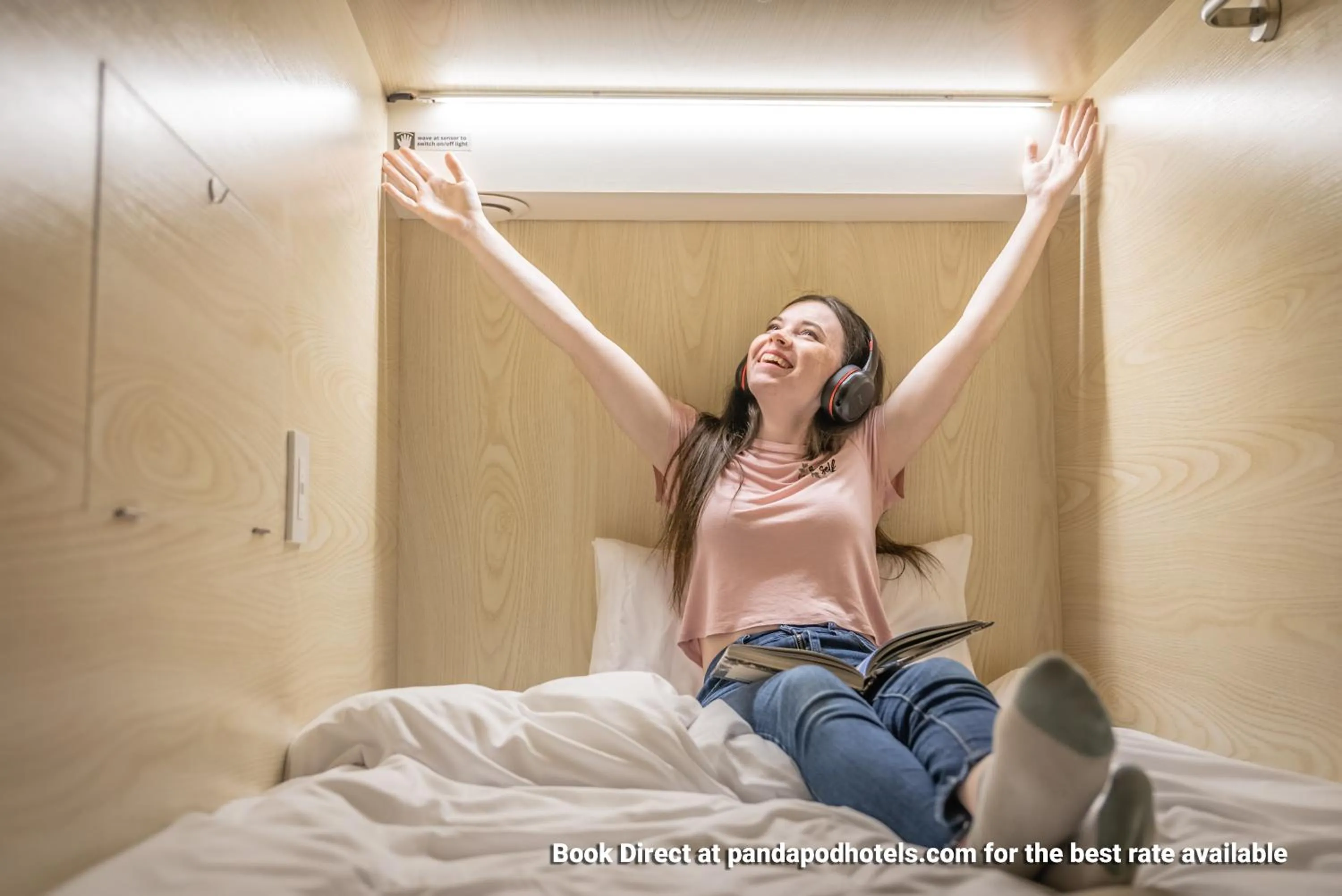 Bedroom, Bed in Panda Pod Hotel