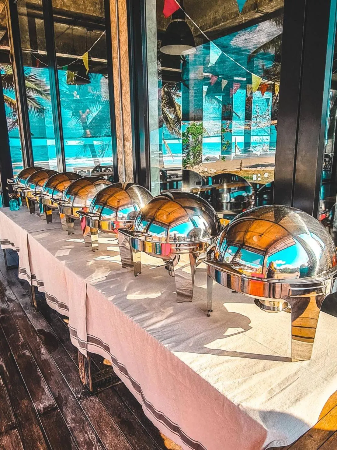 Restaurant/places to eat in Saphli Villa