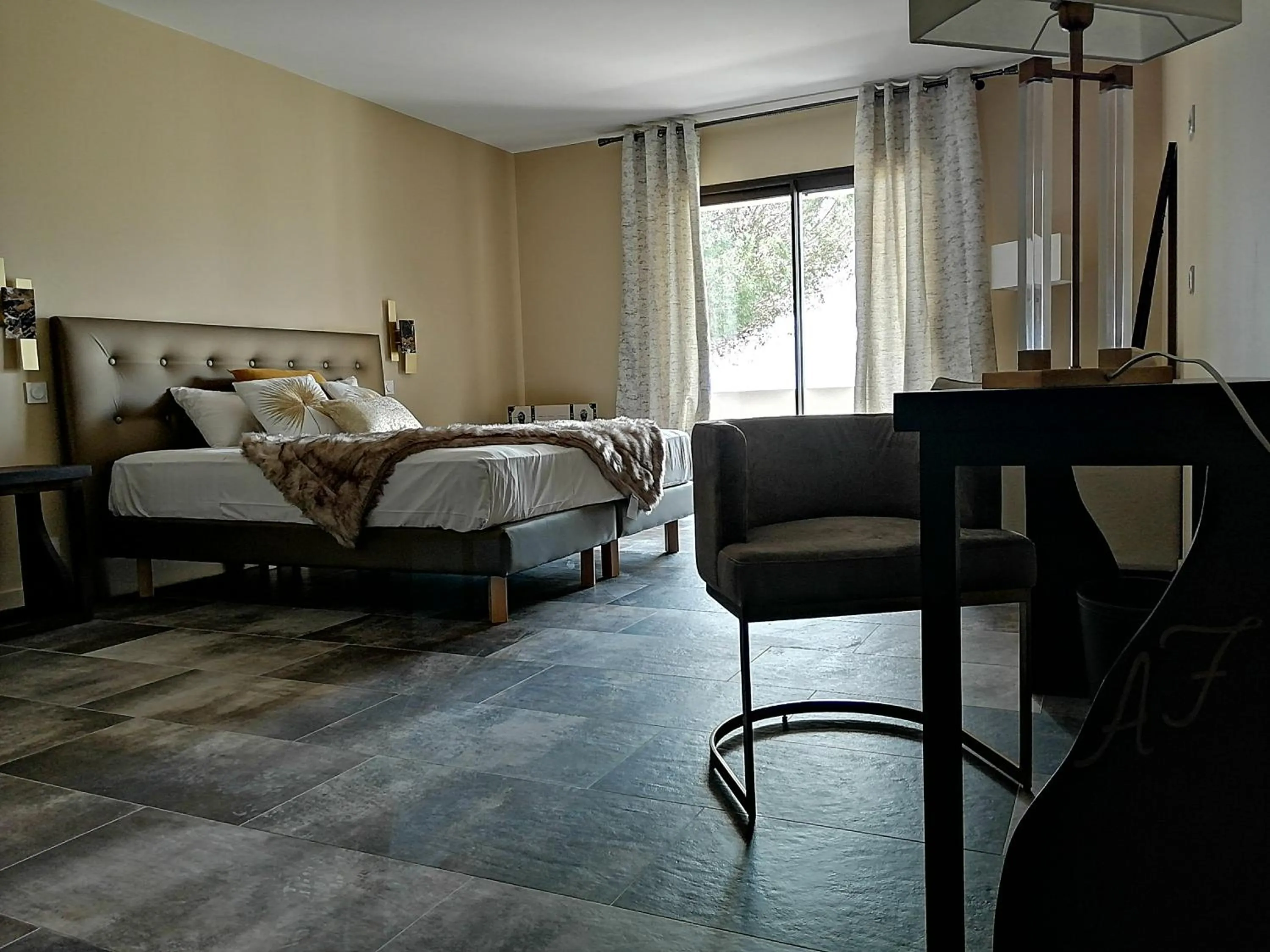 Photo of the whole room, Bed in Auberge Ferayola