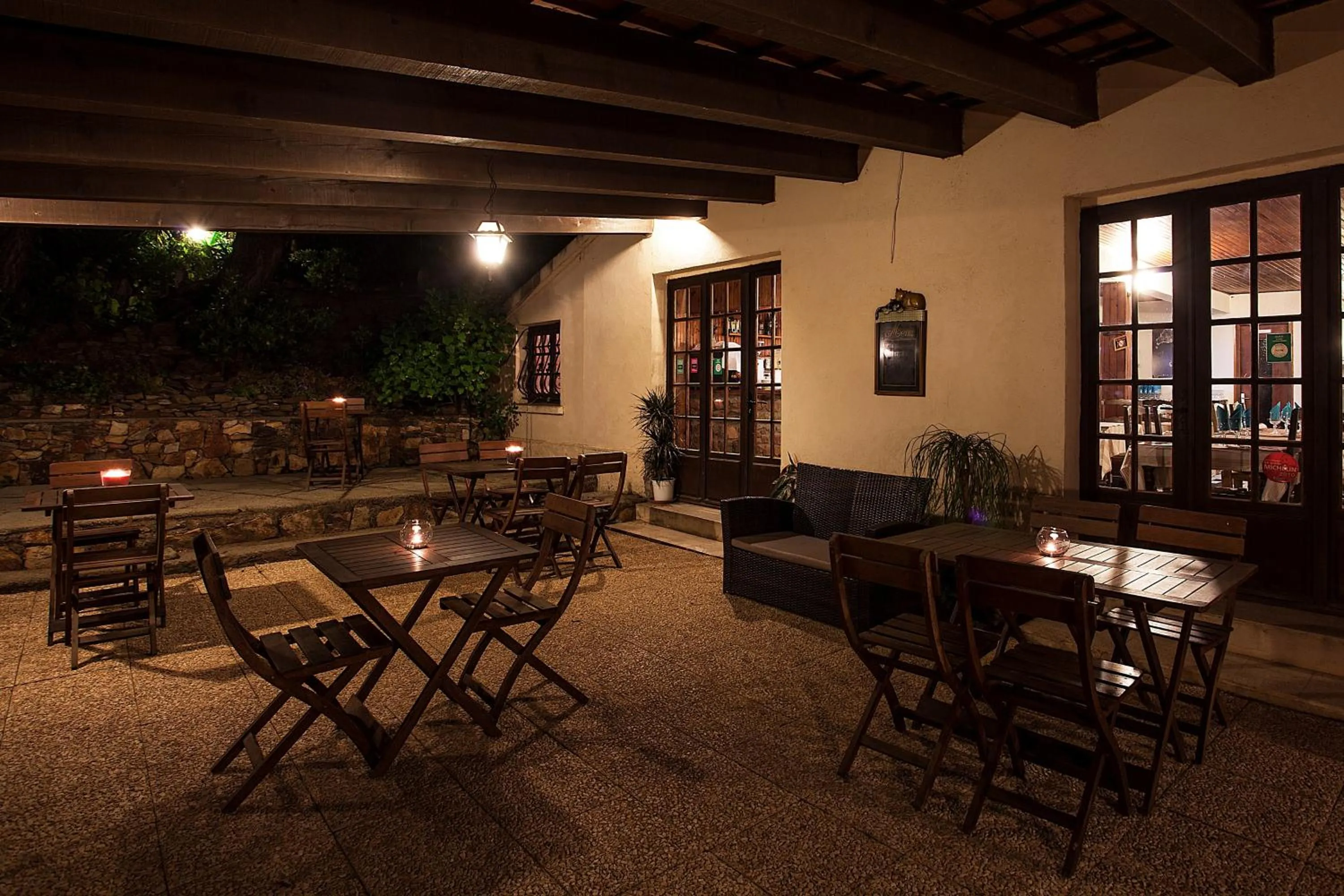 Lounge or bar in Auberge Ferayola