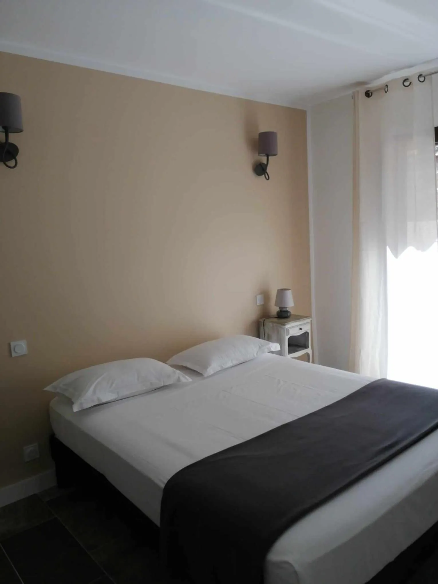 Bedroom, Bed in Auberge Ferayola