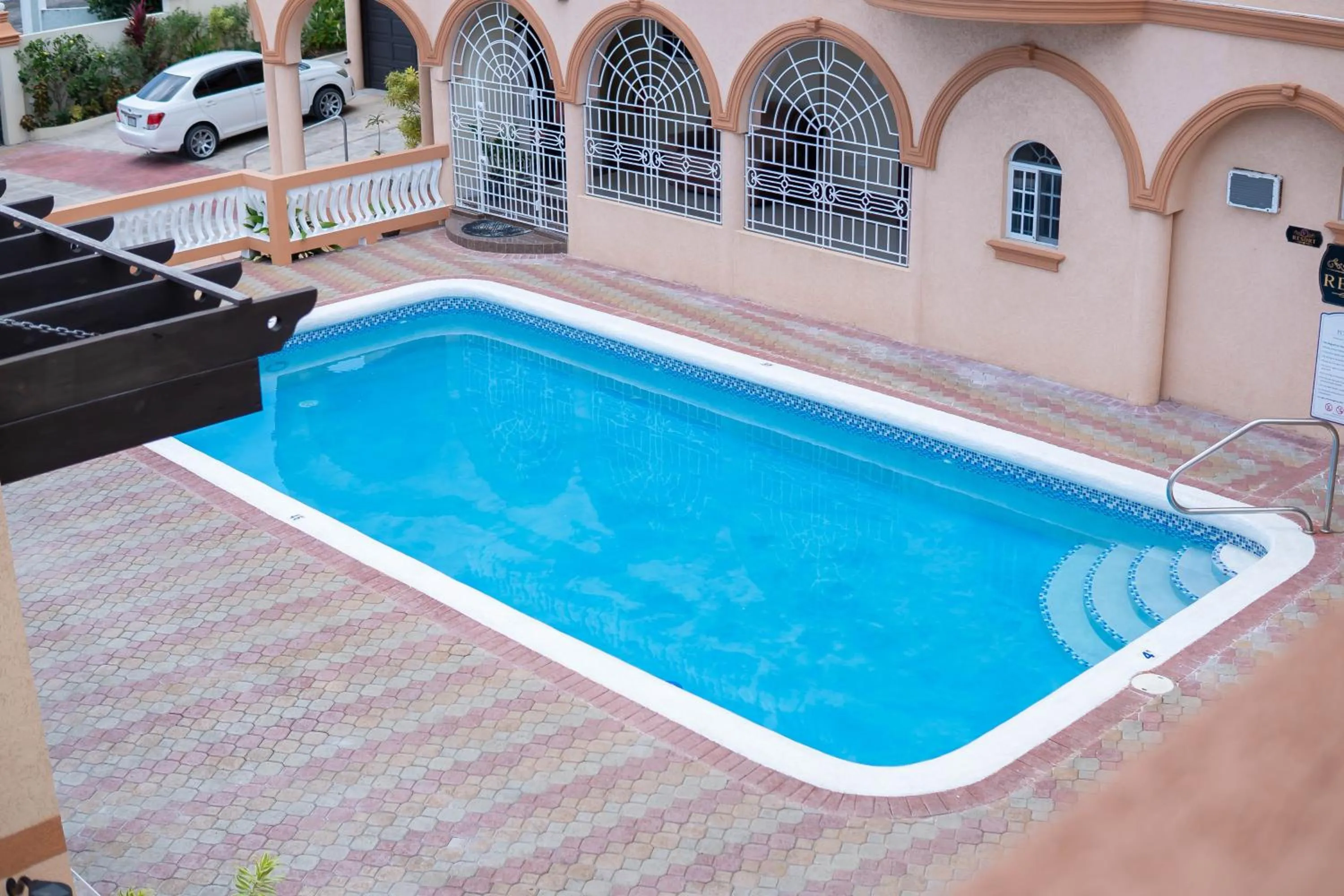 Restaurant/places to eat in GC Resort