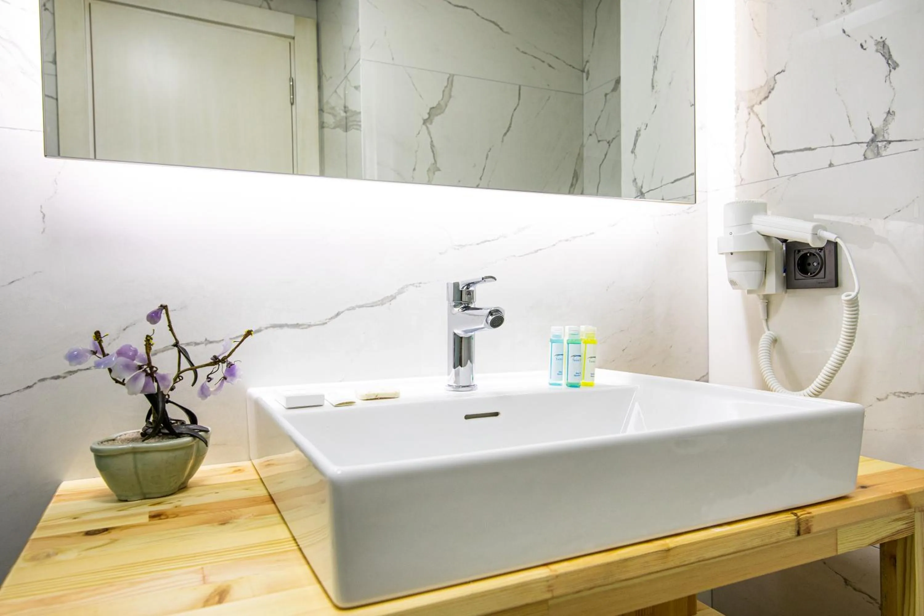 Toilet in Twins Hotel Çeşme