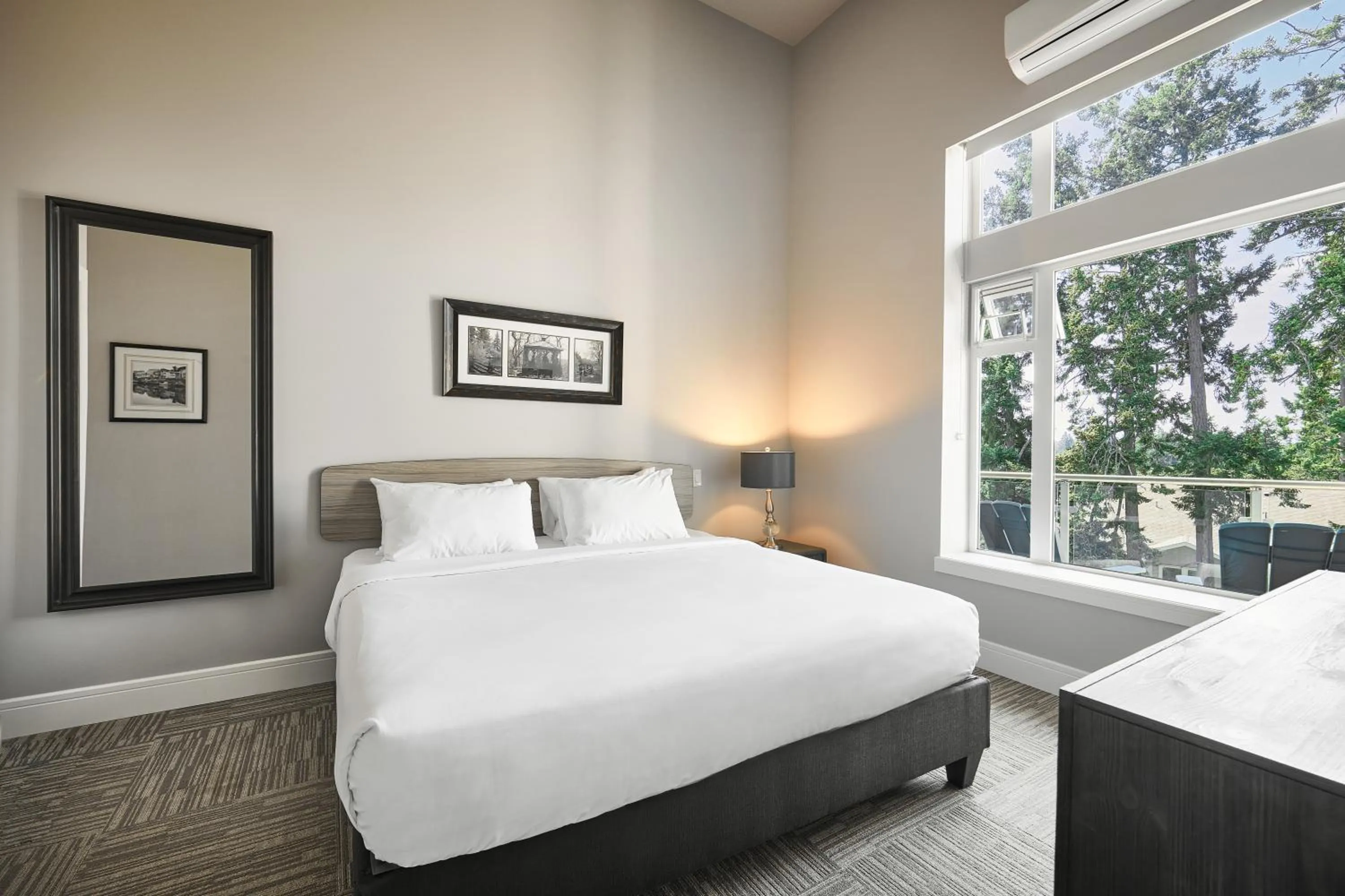 Bedroom, Bed in SoLo Suites