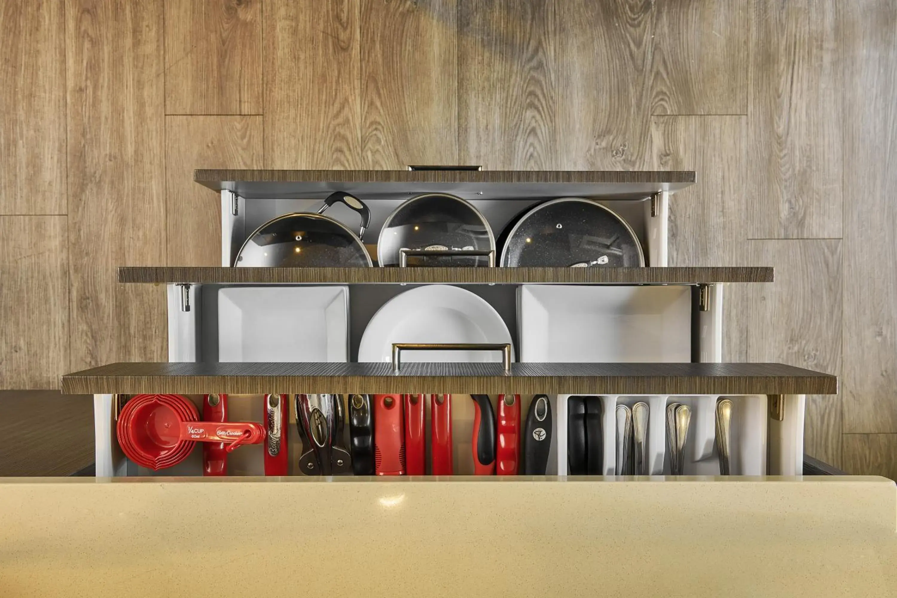 1BR King + 2 Twin Suite in SoLo Suites 1BR King + 2 Twin Suite in SoLo Suites