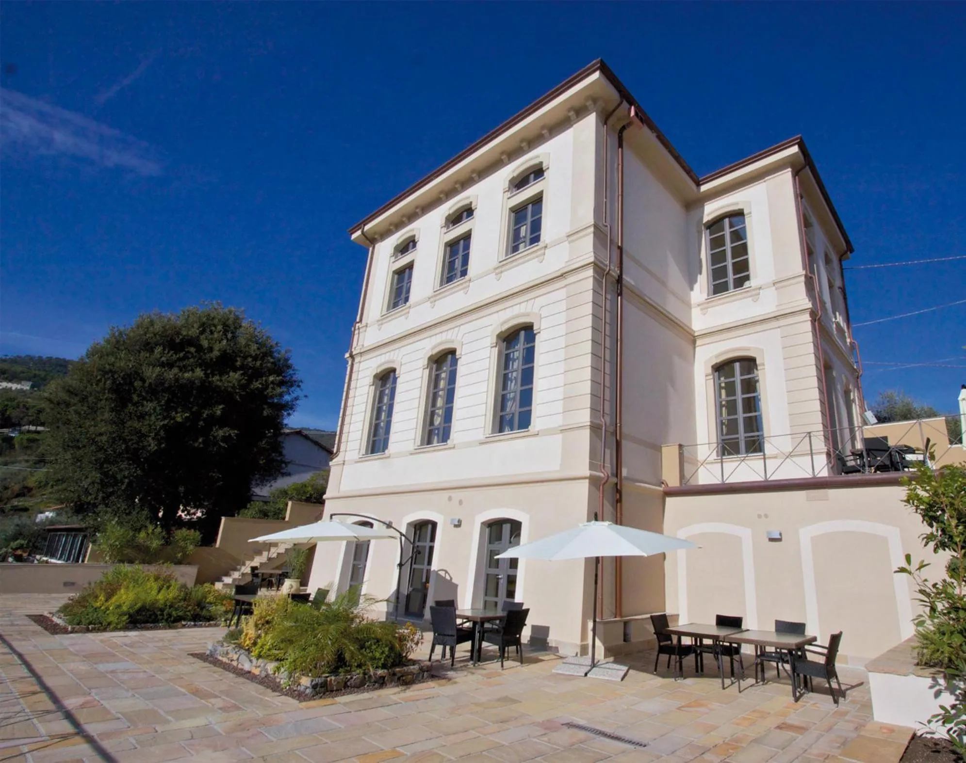 Property building in Miramare Apartments&Suites