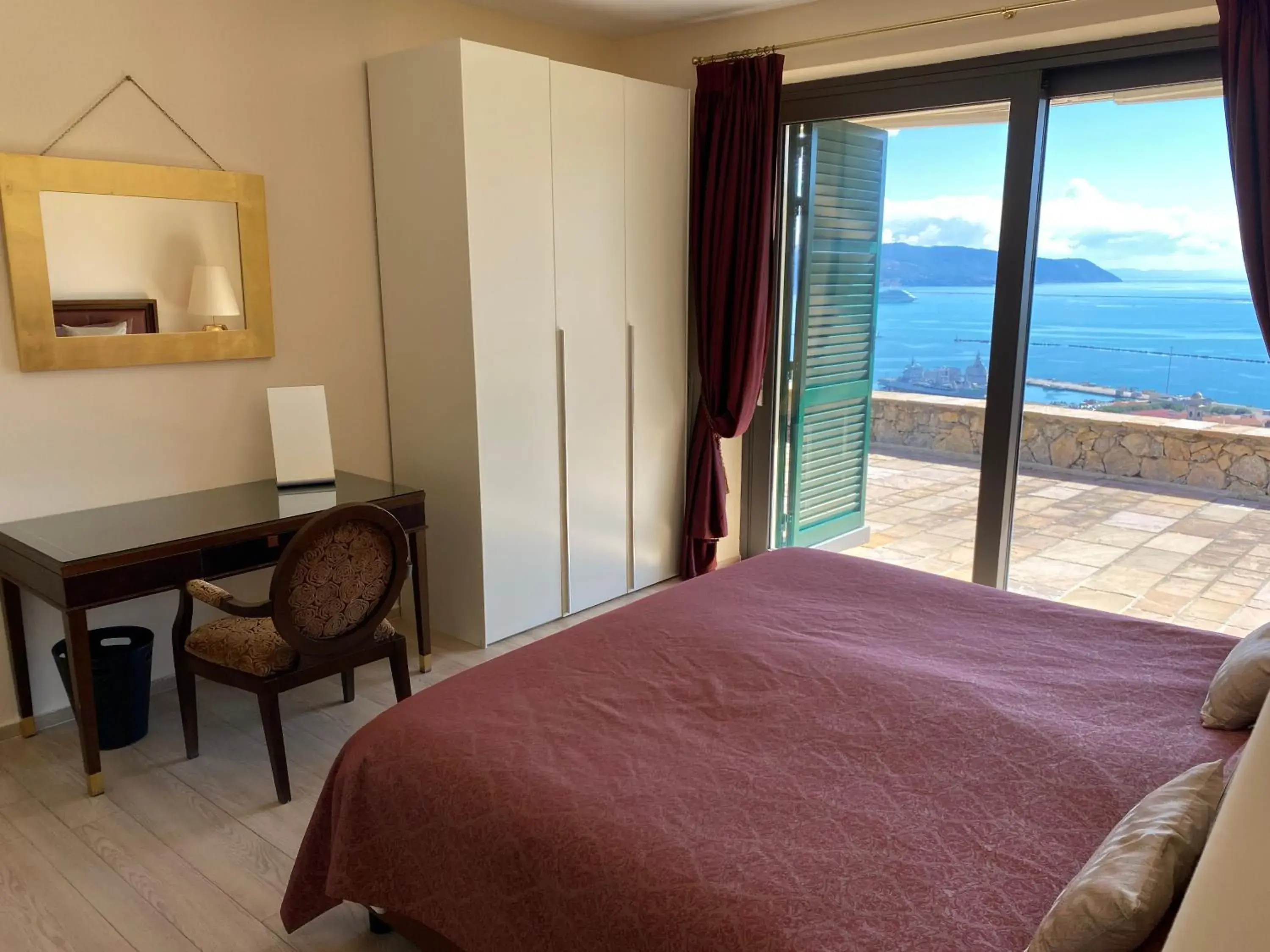 Suite with Sea View in Miramare Apartments&Suites Suite with Sea View in Miramare Apartments&Suites