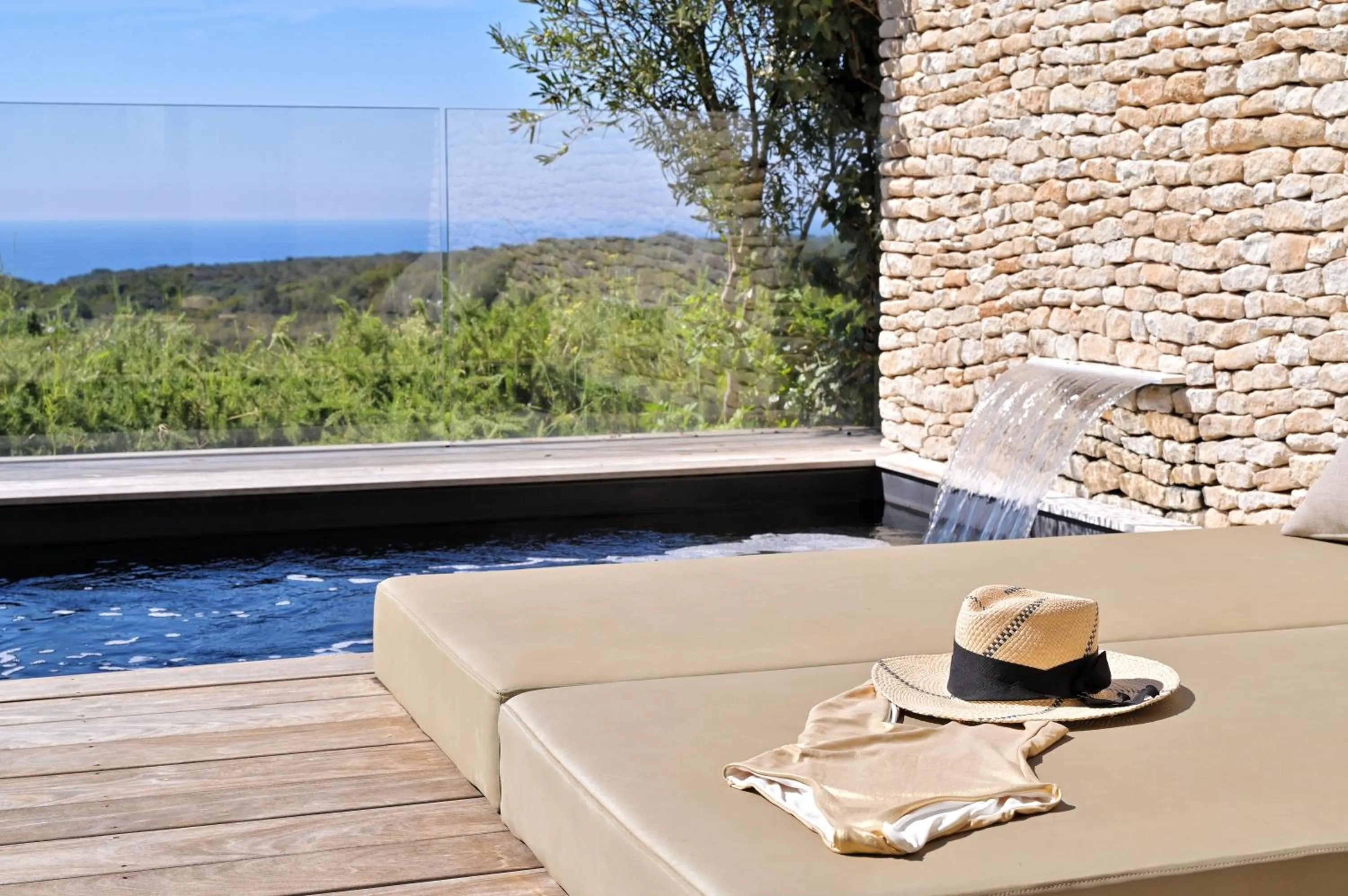 Swimming pool in Hôtel Cala di Greco