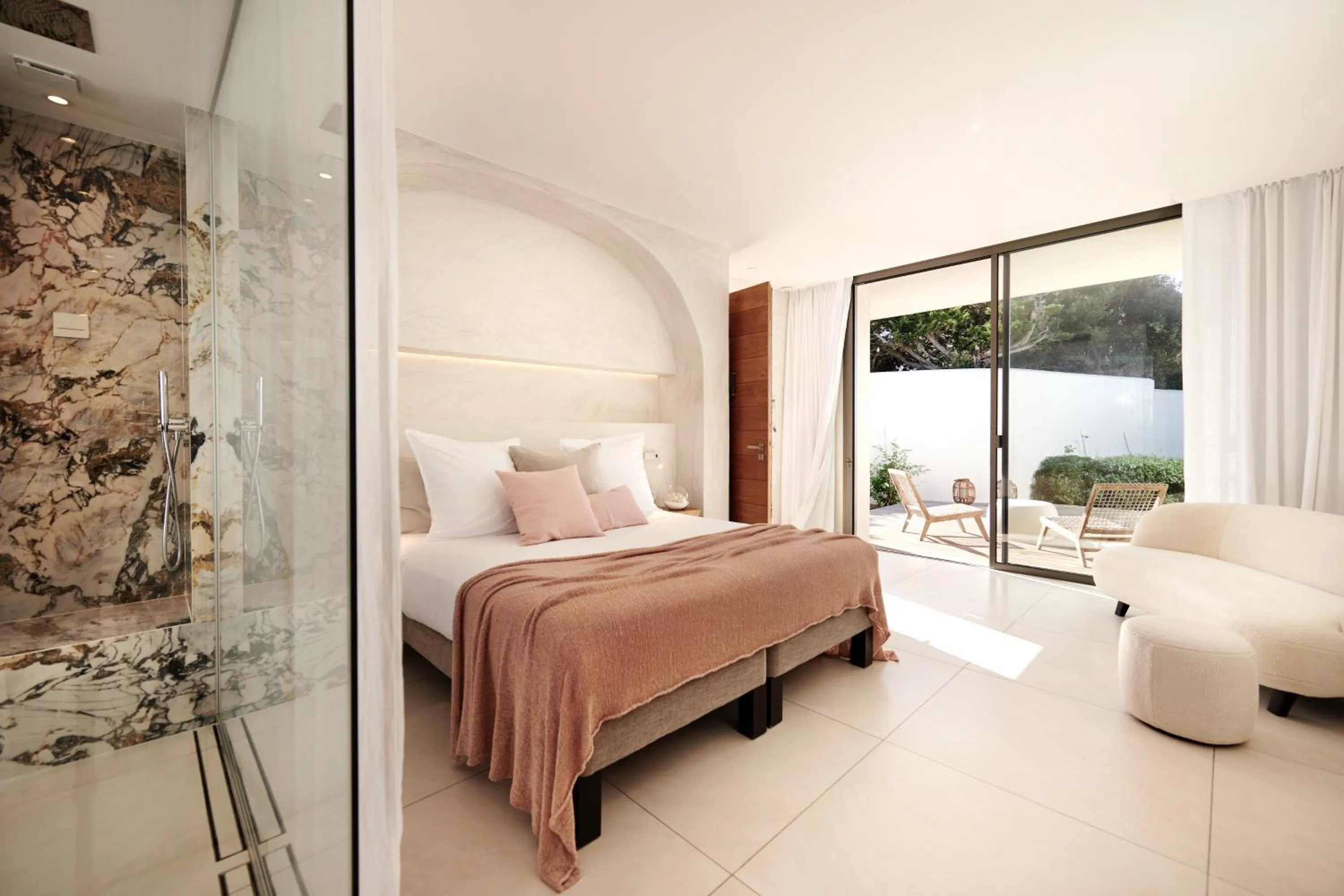 Bedroom, Bed in Hôtel Cala di Greco