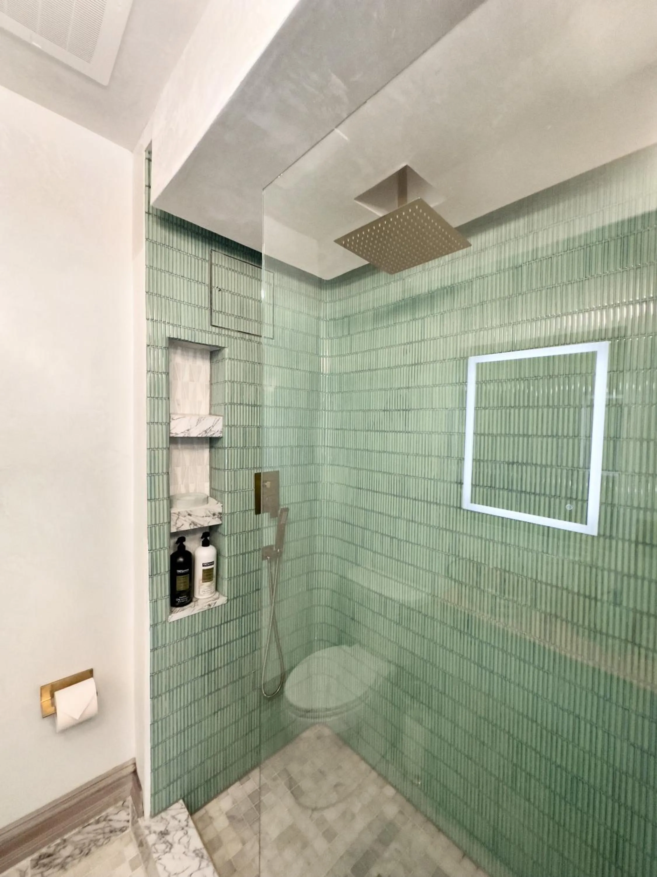 Shower in Shadowcrest