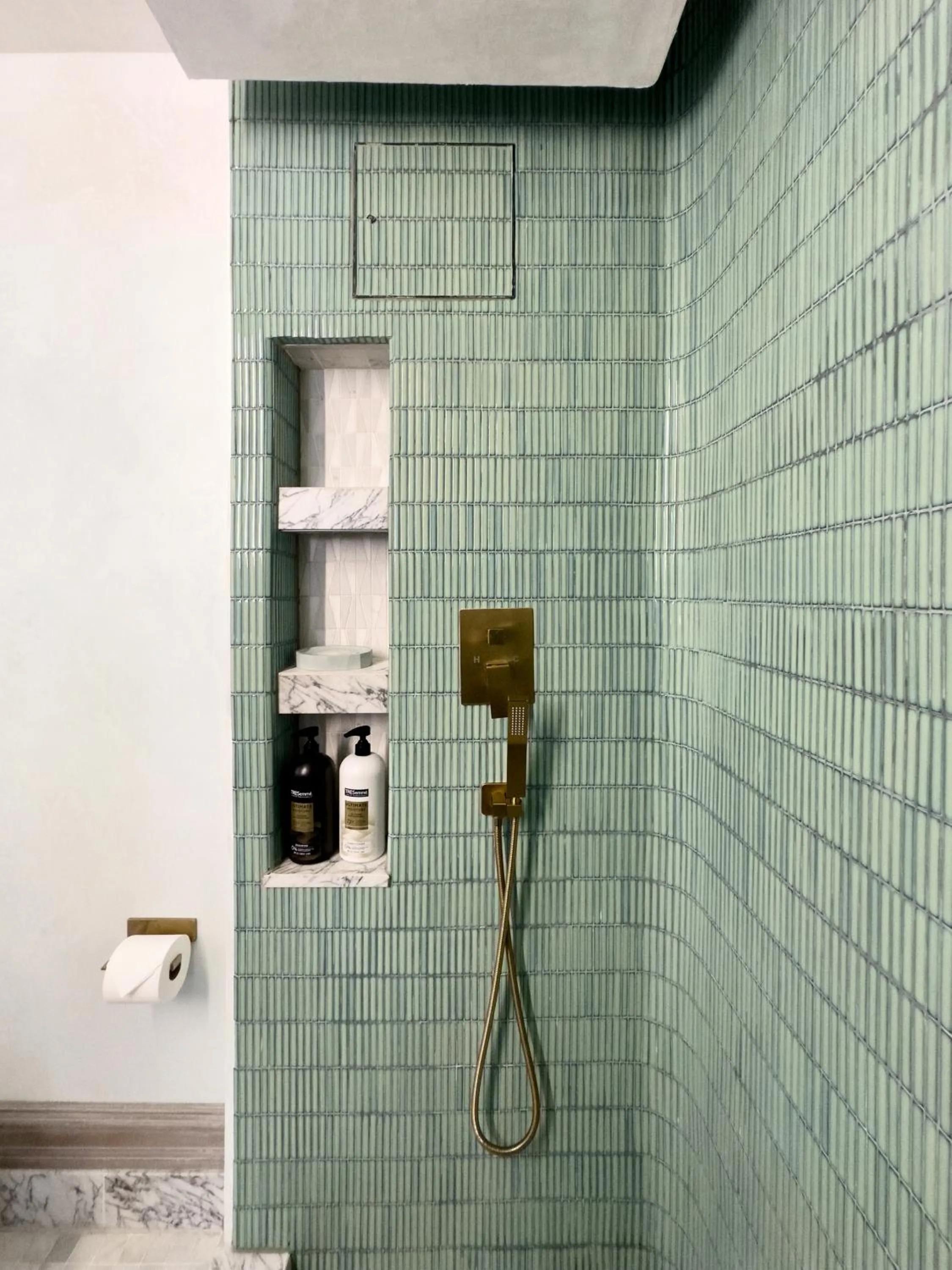 Shower in Shadowcrest