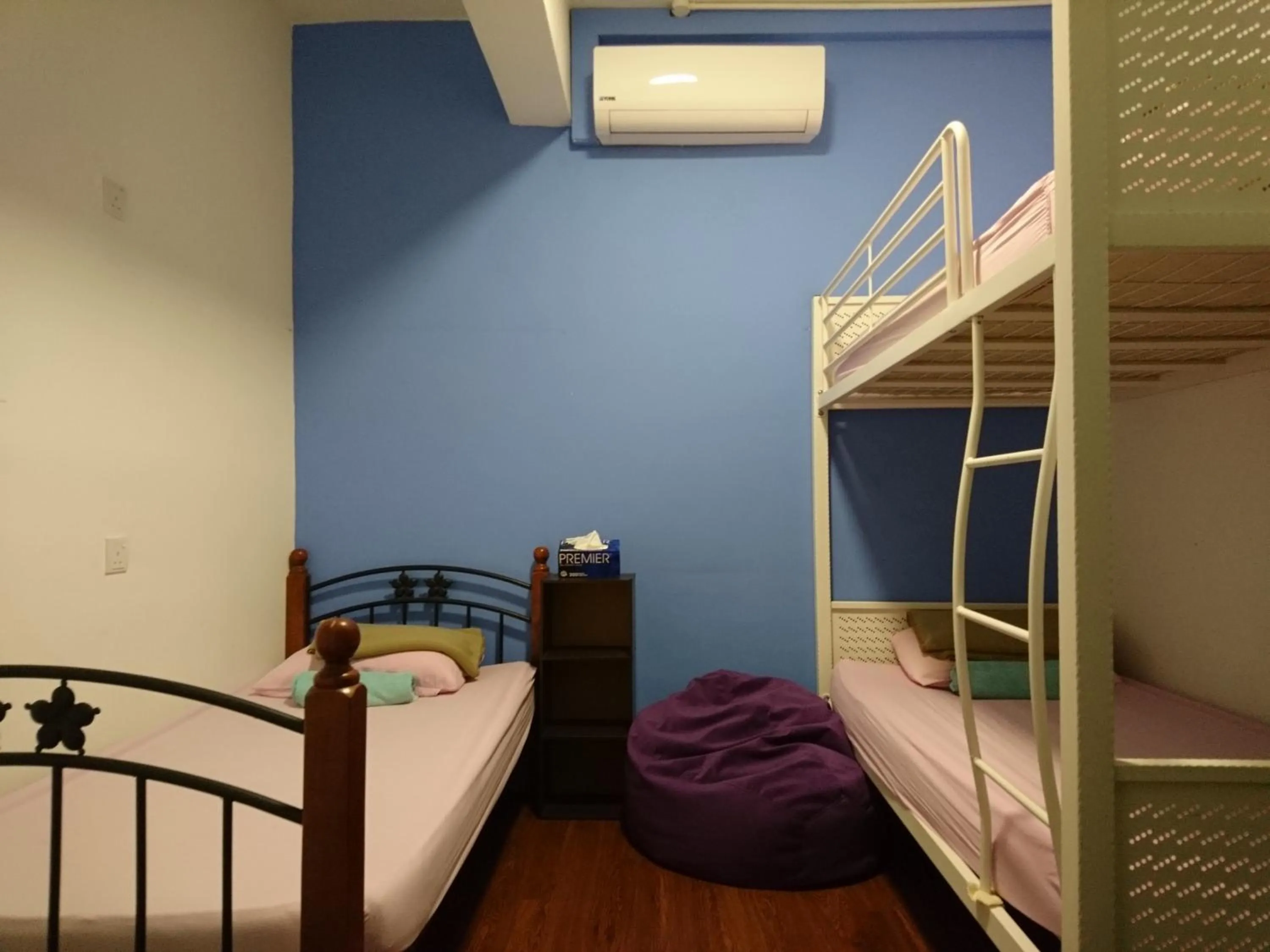 bunk bed, Bed in Moon Eleven Hostel Near Klia & Klia2