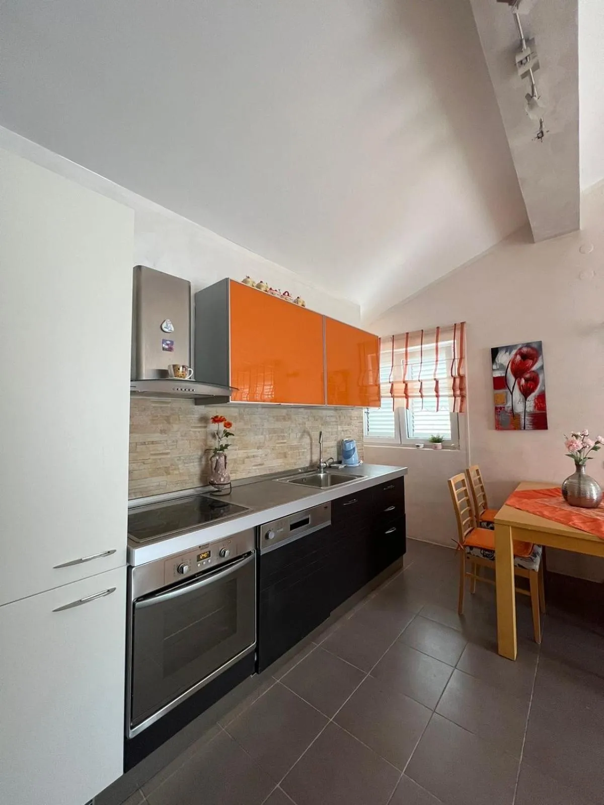 One-Bedroom Apartment with Balcony and Sea View in Villa Mare Apartments