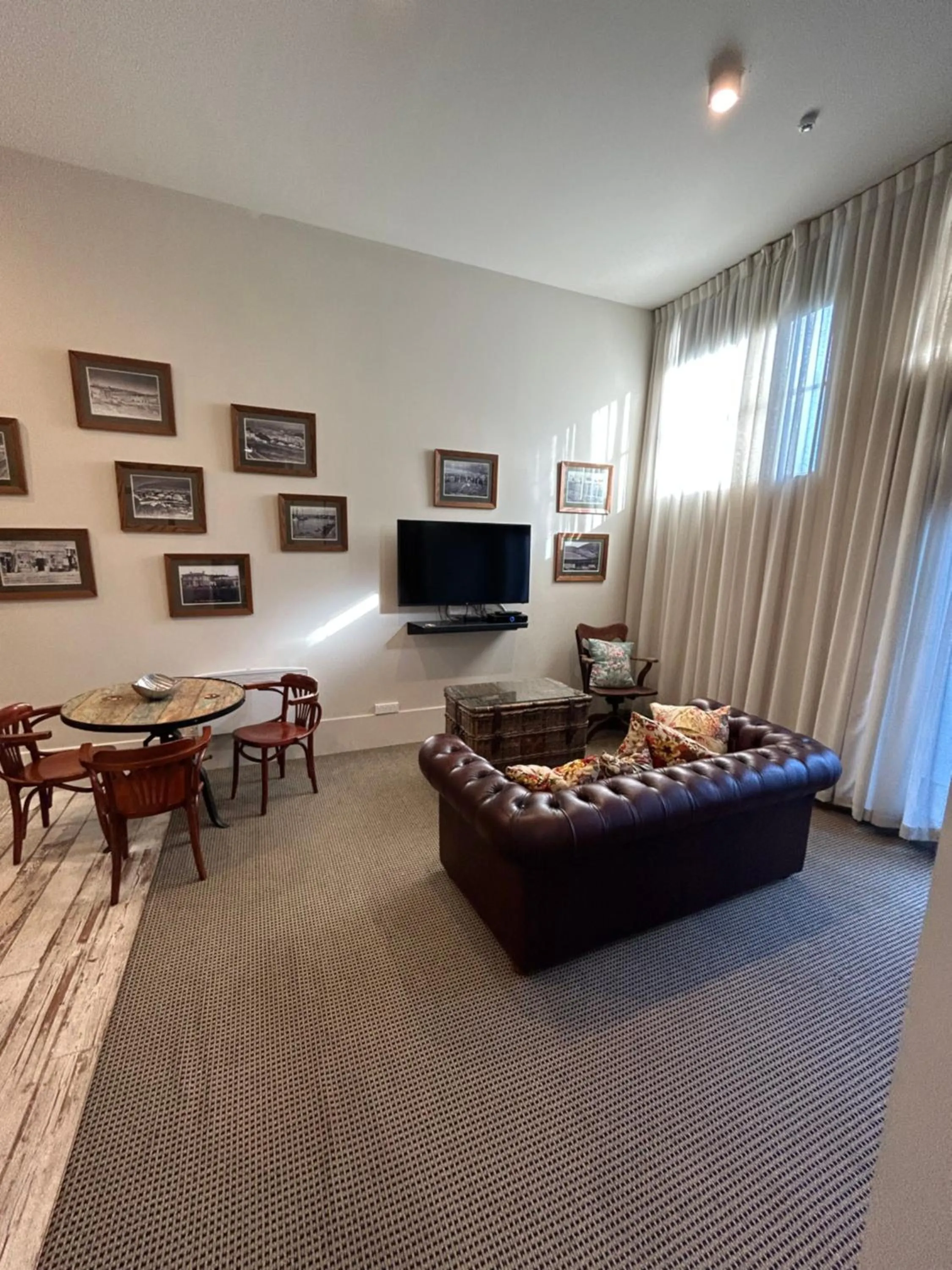 Living room in Poshtel