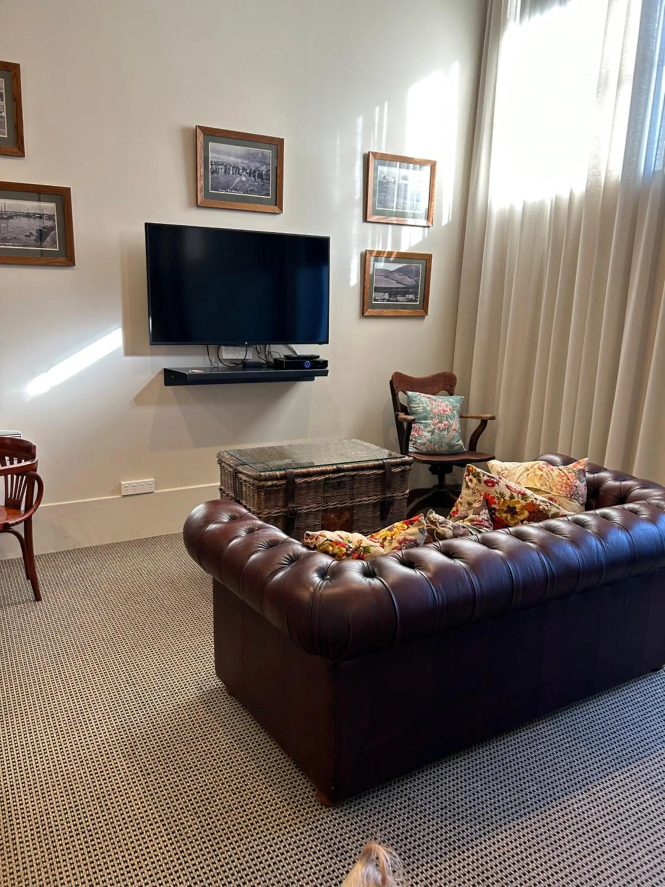 Living room in Poshtel