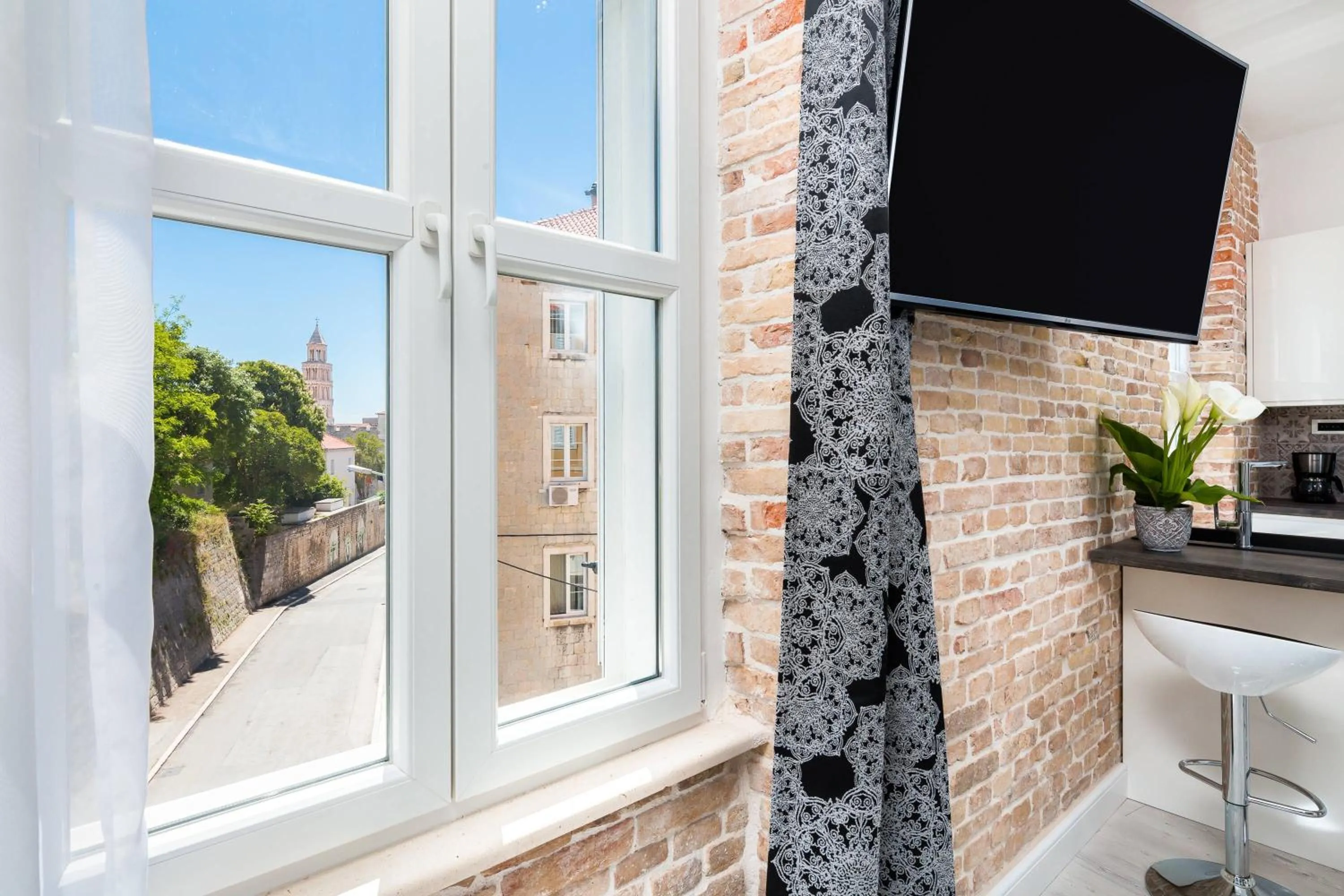 TV and multimedia in Sleep Split