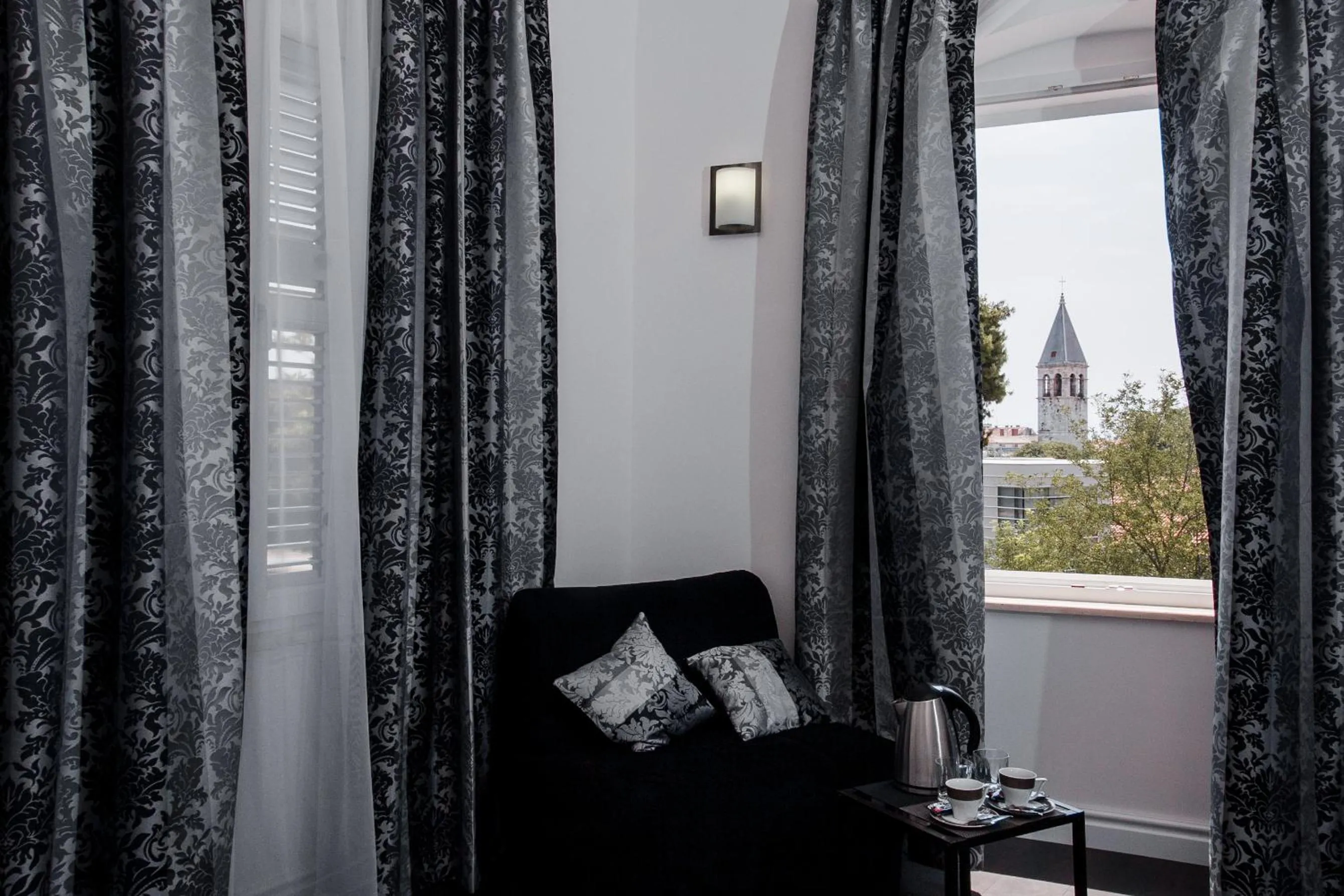 Seating area in Sleep Split