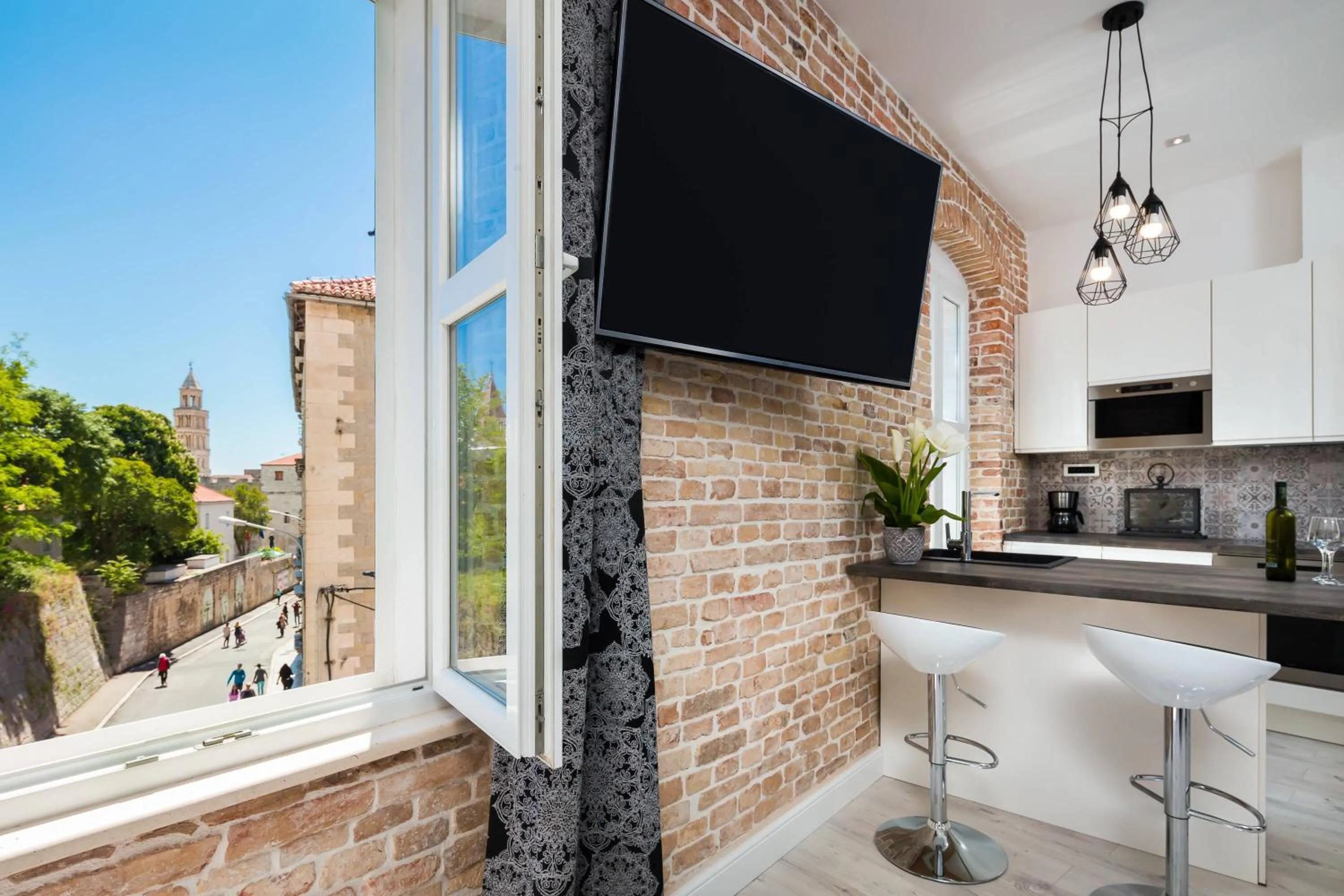 TV and multimedia in Sleep Split