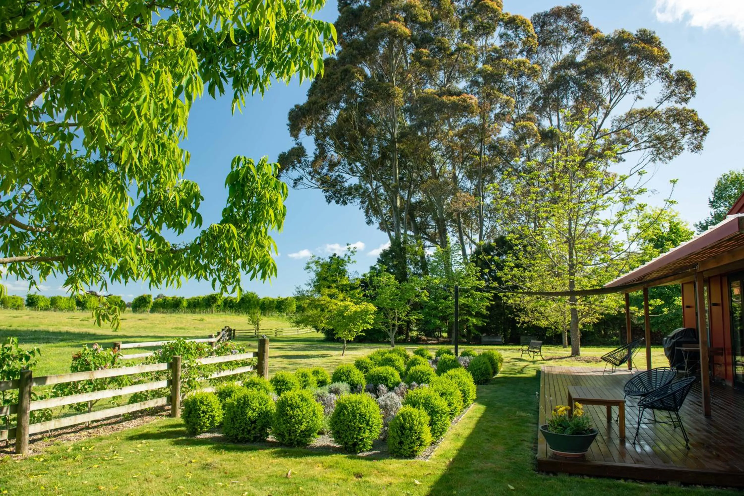 Property building in River Road Retreat