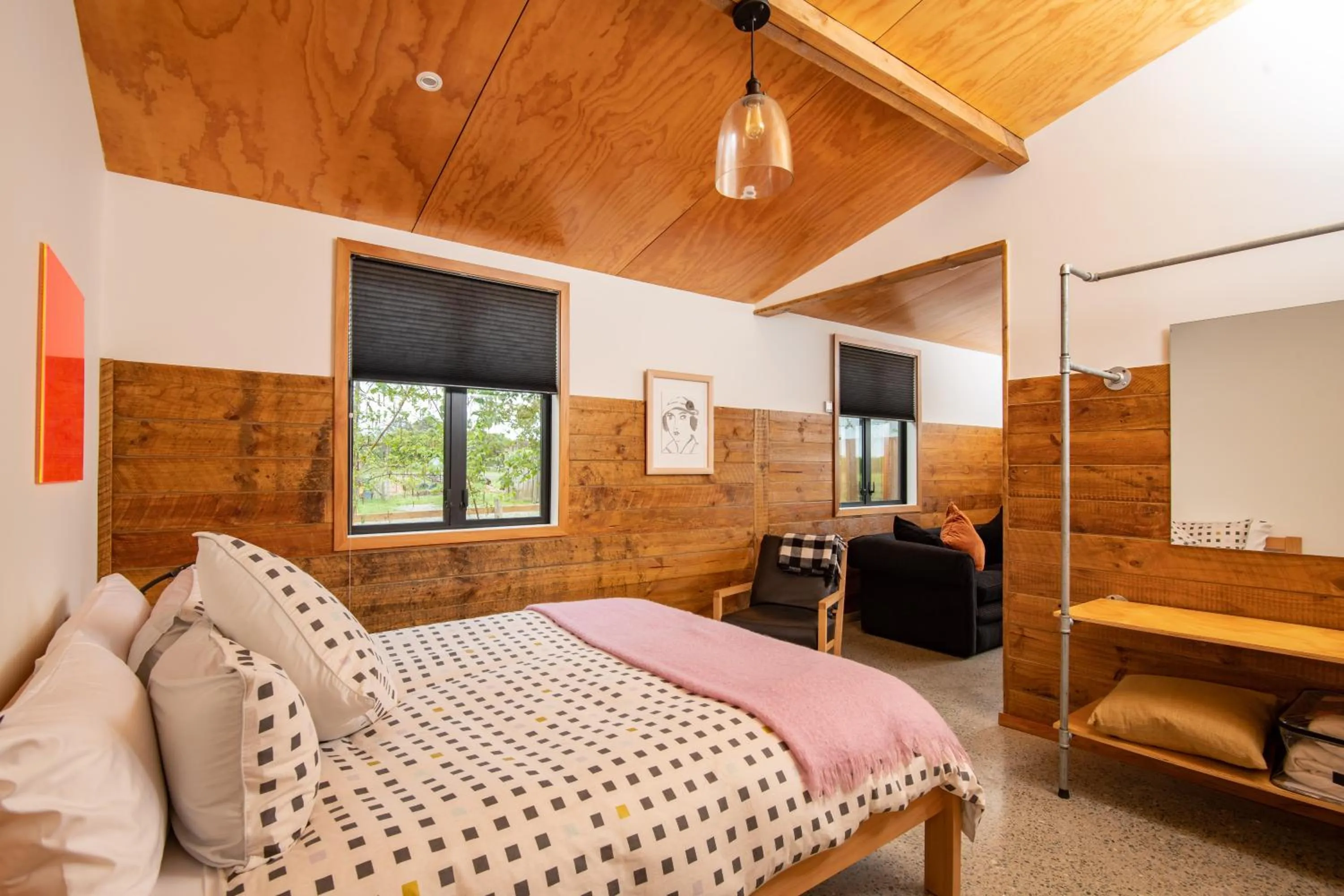 Bedroom in River Road Retreat