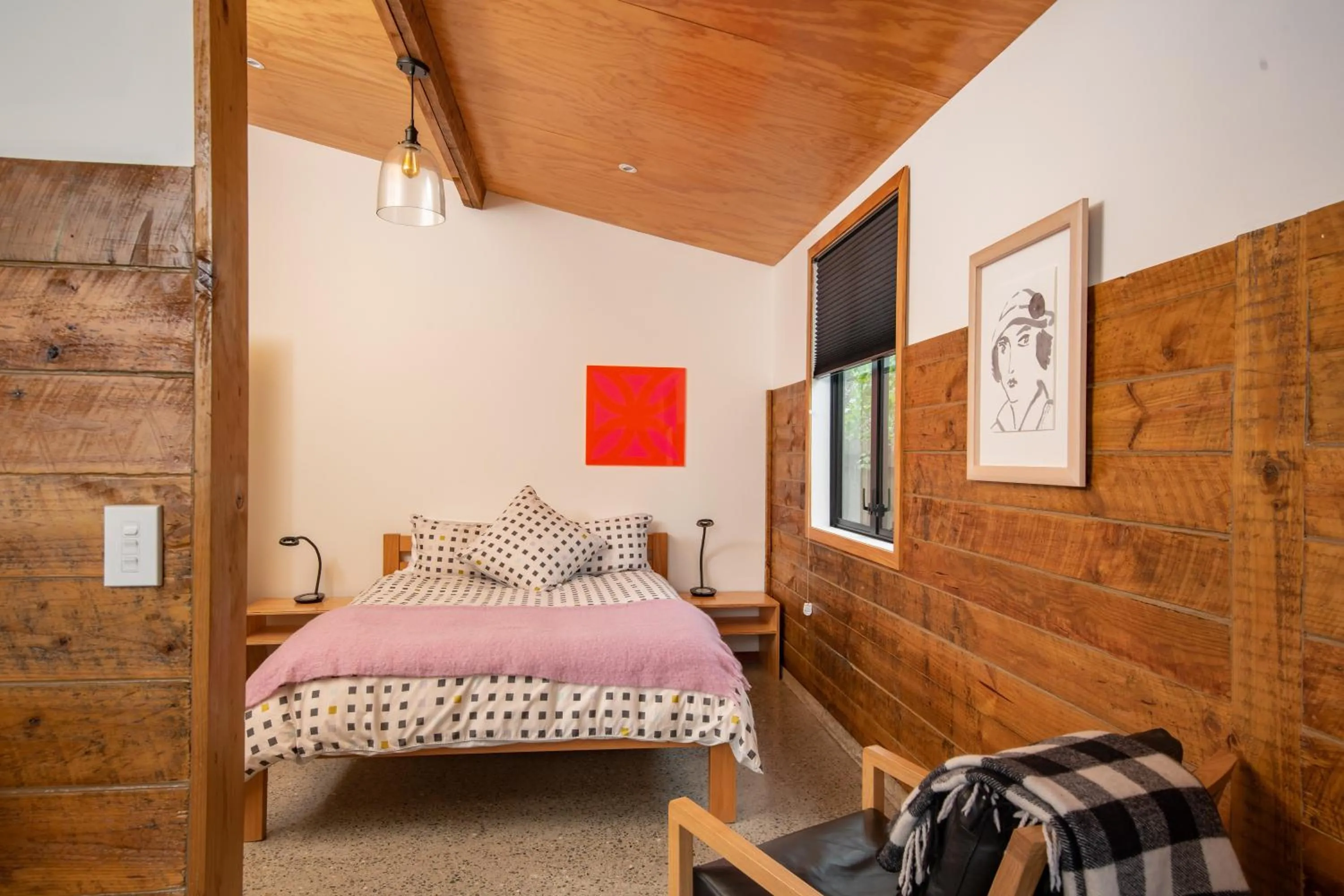 Bedroom in River Road Retreat