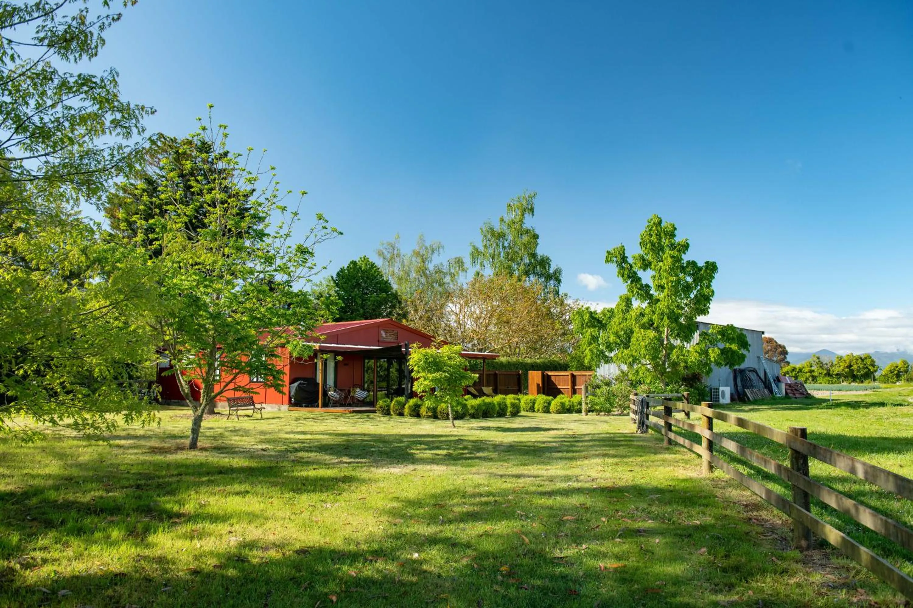 Property building in River Road Retreat