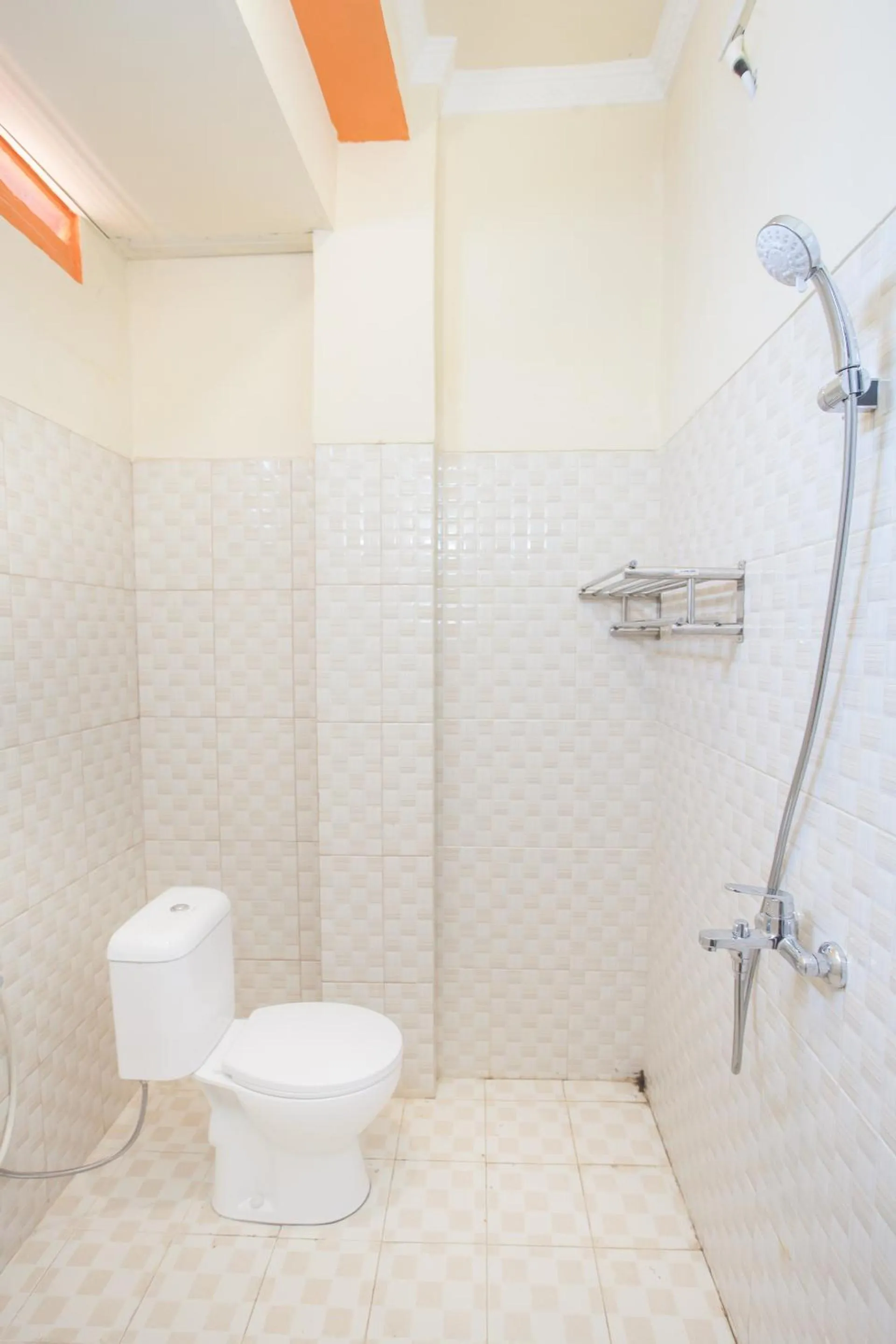 Bathroom in RedDoorz Syariah At Sedati