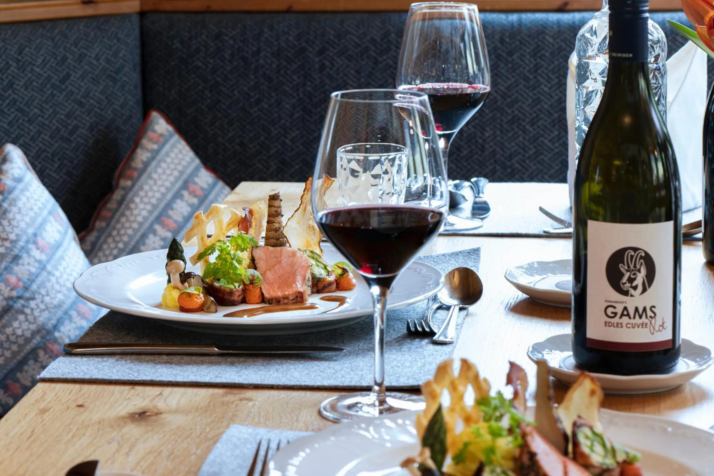 Food and drinks in Sepp & Hannis Suiten im Dorf