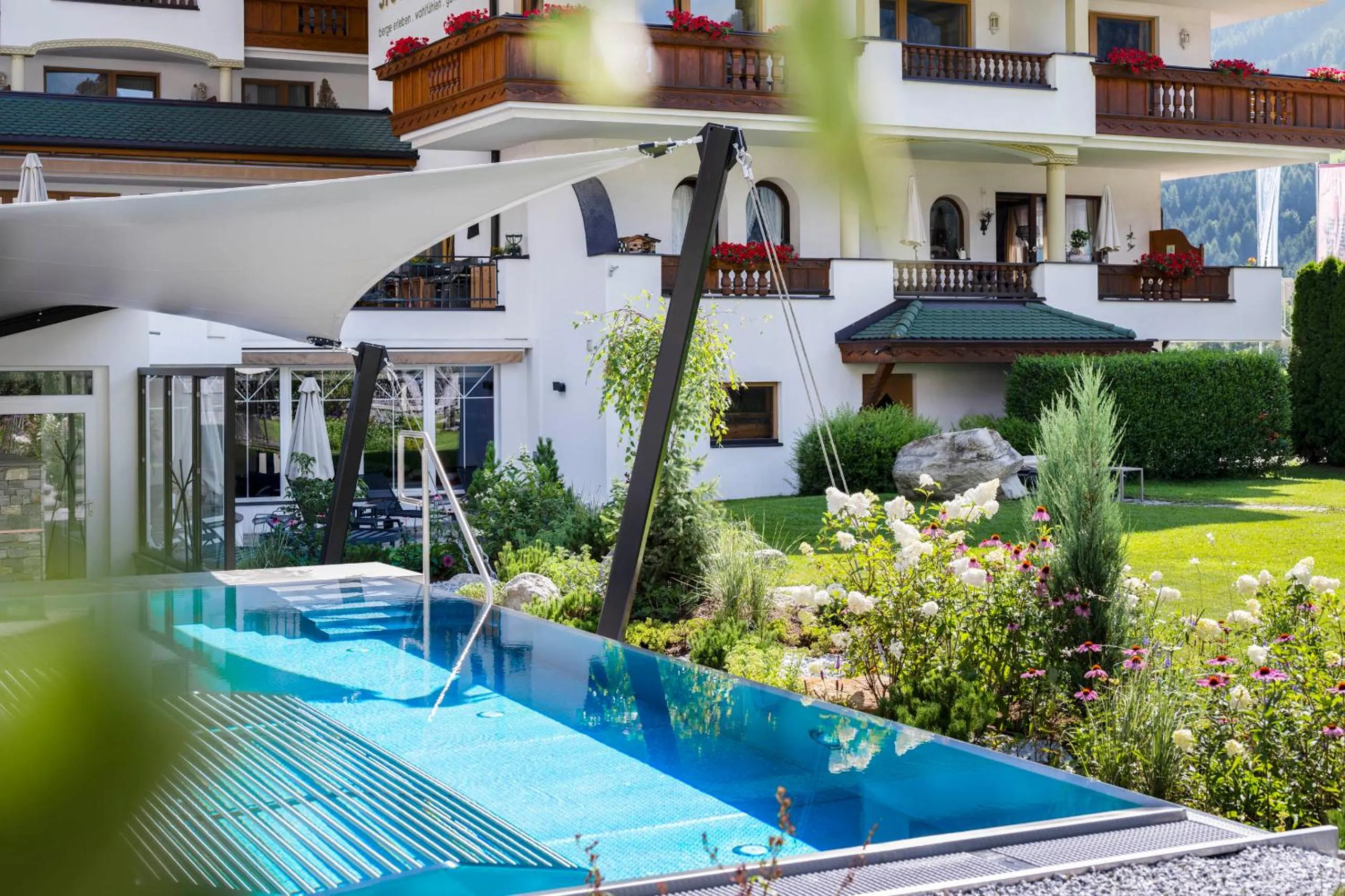 Swimming pool in Sepp & Hannis Suiten im Dorf